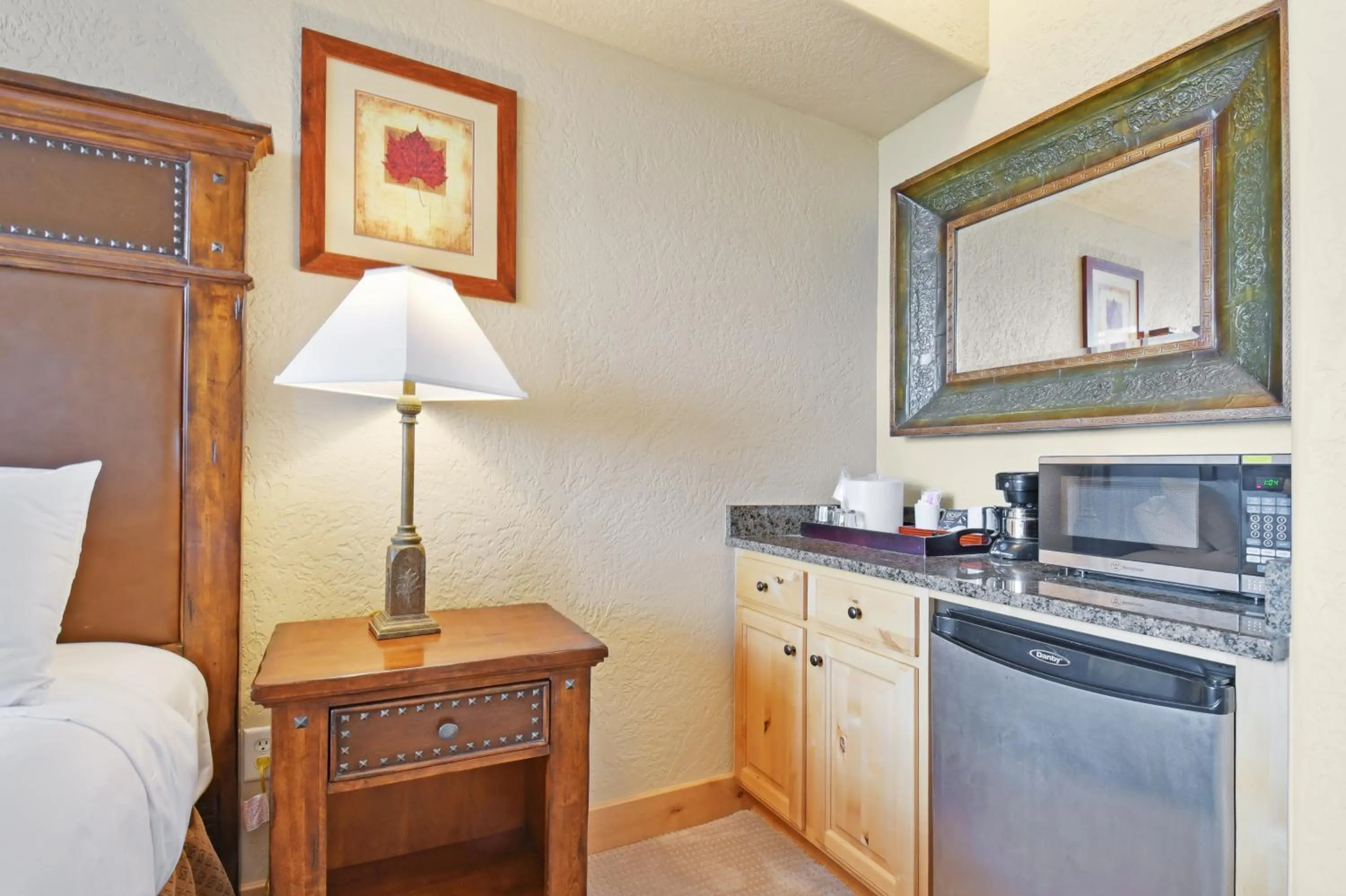 Coffee/tea facilities in Silverado Lodge by Park City - Canyons Village