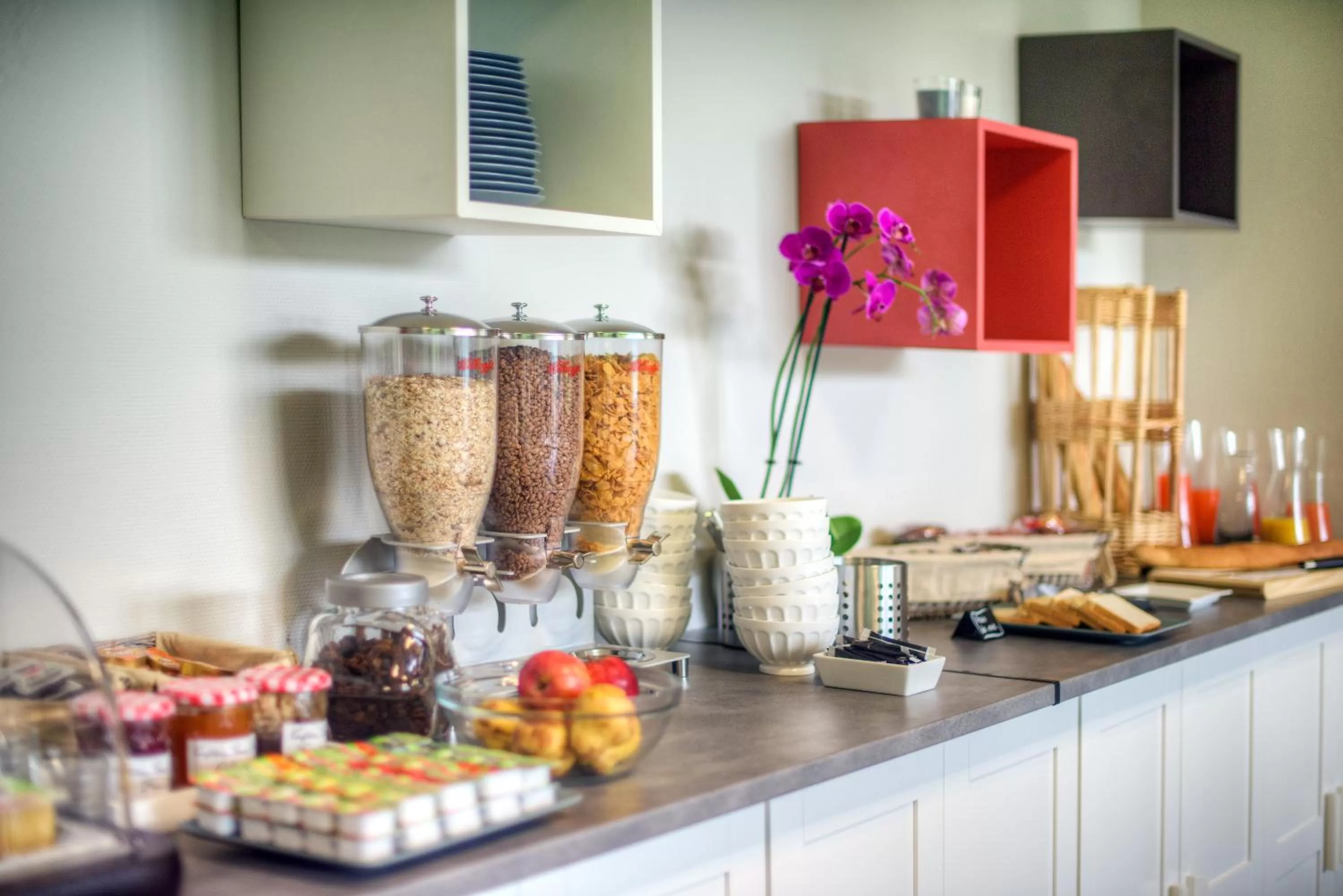 Breakfast in Zenitude Hôtel-Résidences Les Jardins de Lourdes