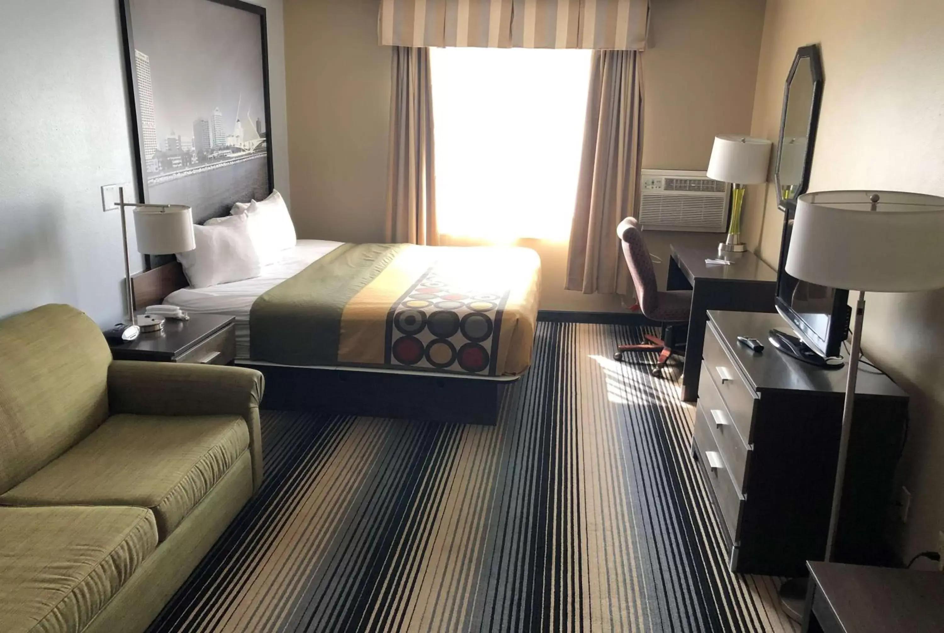 Bed in Super 8 by Wyndham Milwaukee Airport