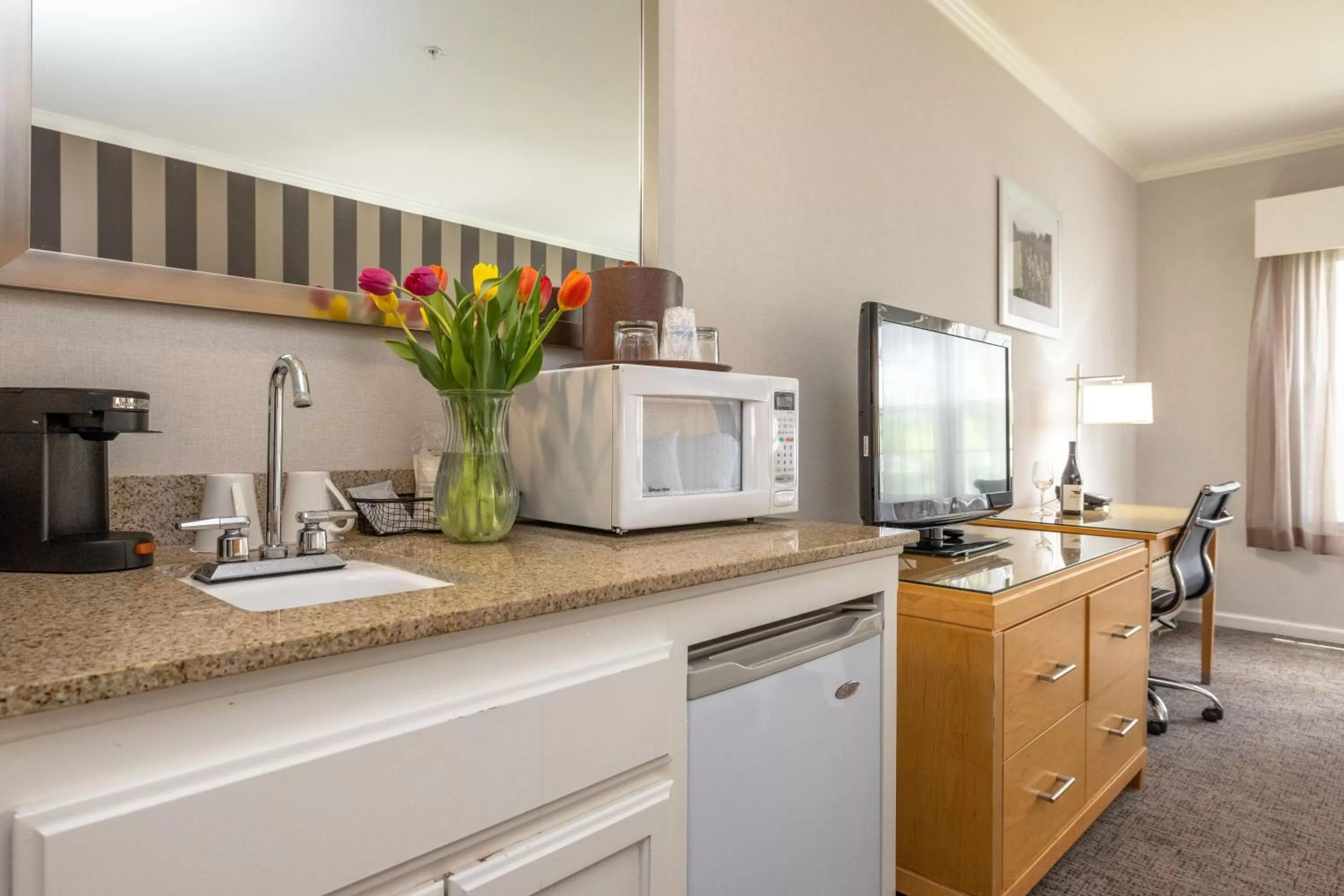 Kitchen or kitchenette in Best Western Plus Dixon Davis