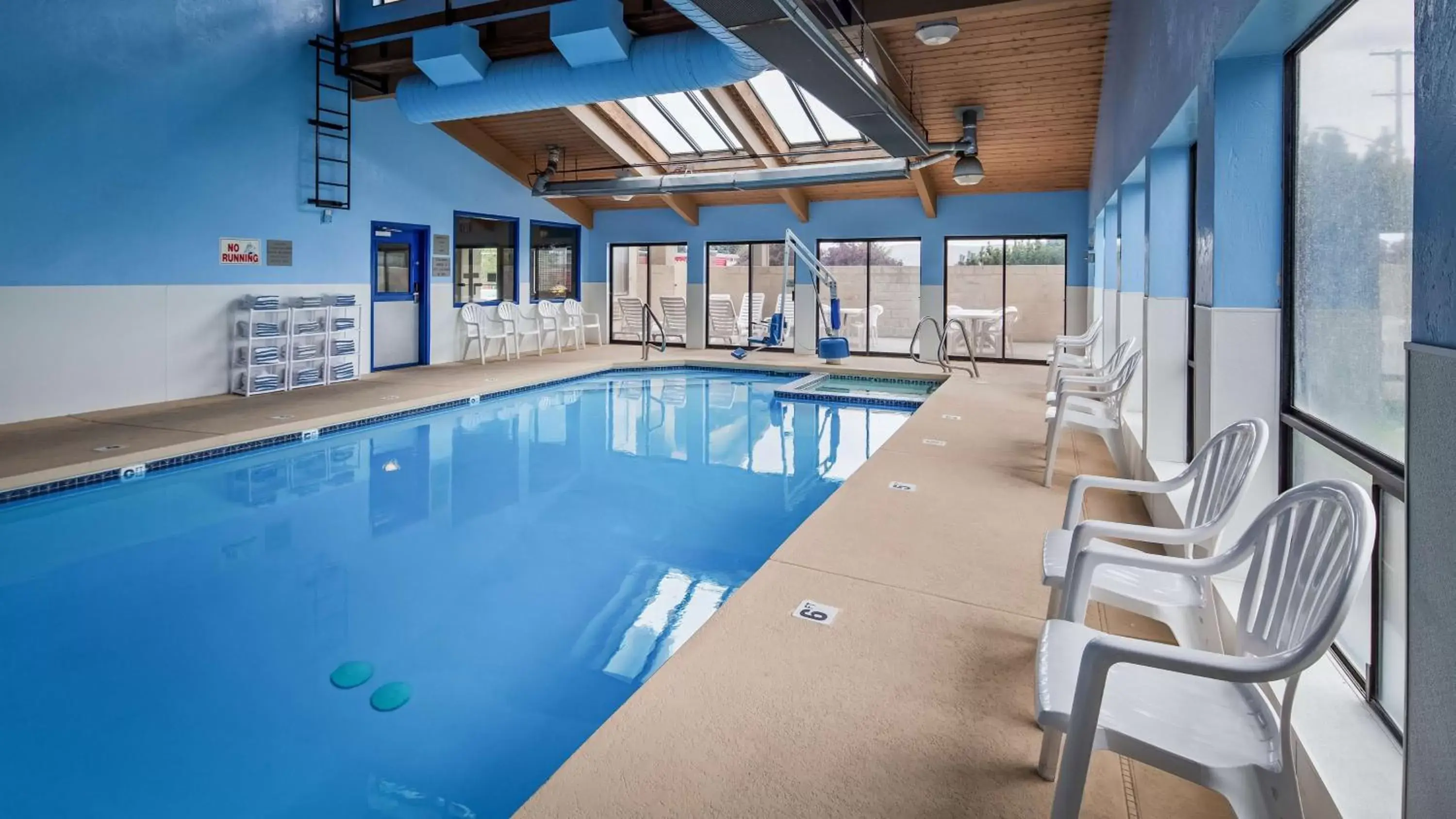 Activities, Swimming Pool in SureStay Hotel by Best Western Ellensburg