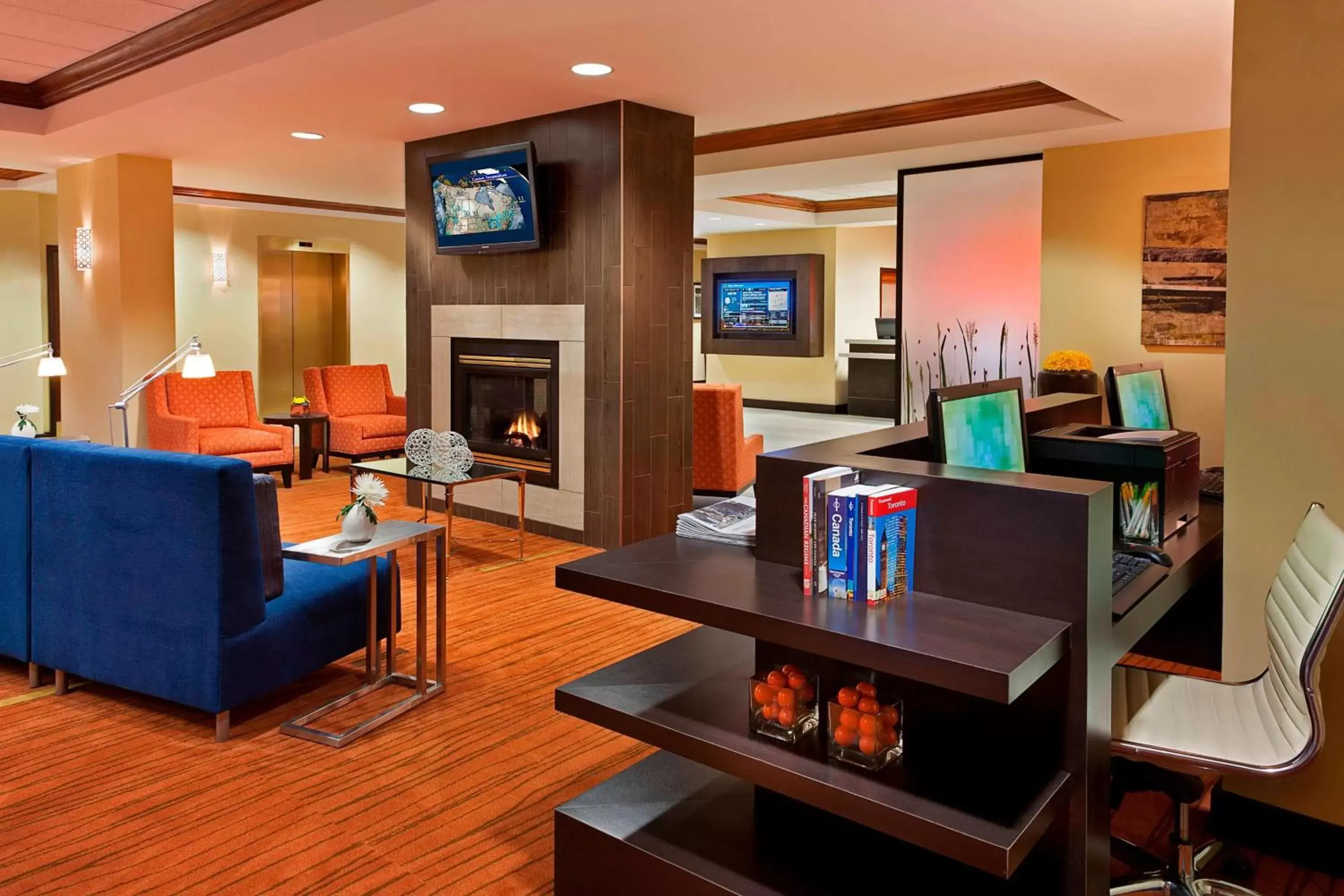 Business facilities, Seating Area in Courtyard by Marriott Toronto Airport