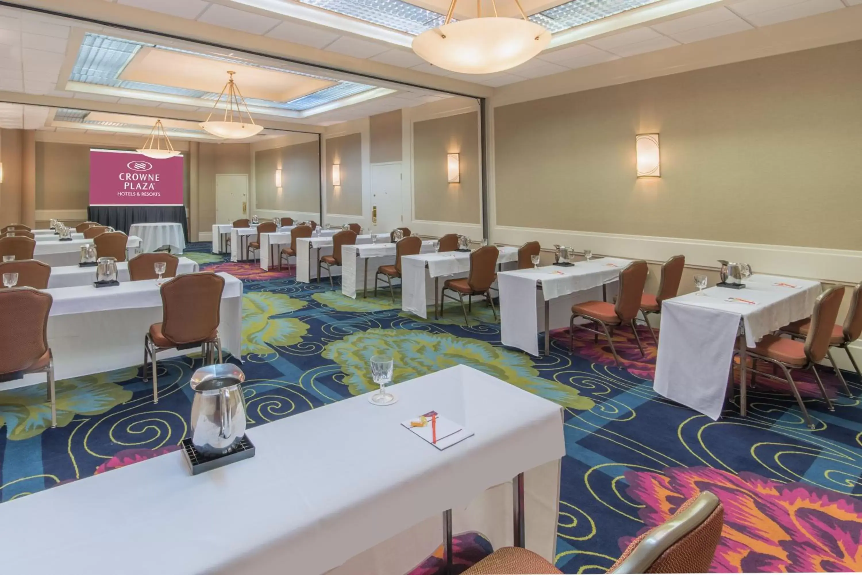 Meeting/conference room in Crowne Plaza Hotel Virginia Beach-Norfolk, an IHG Hotel