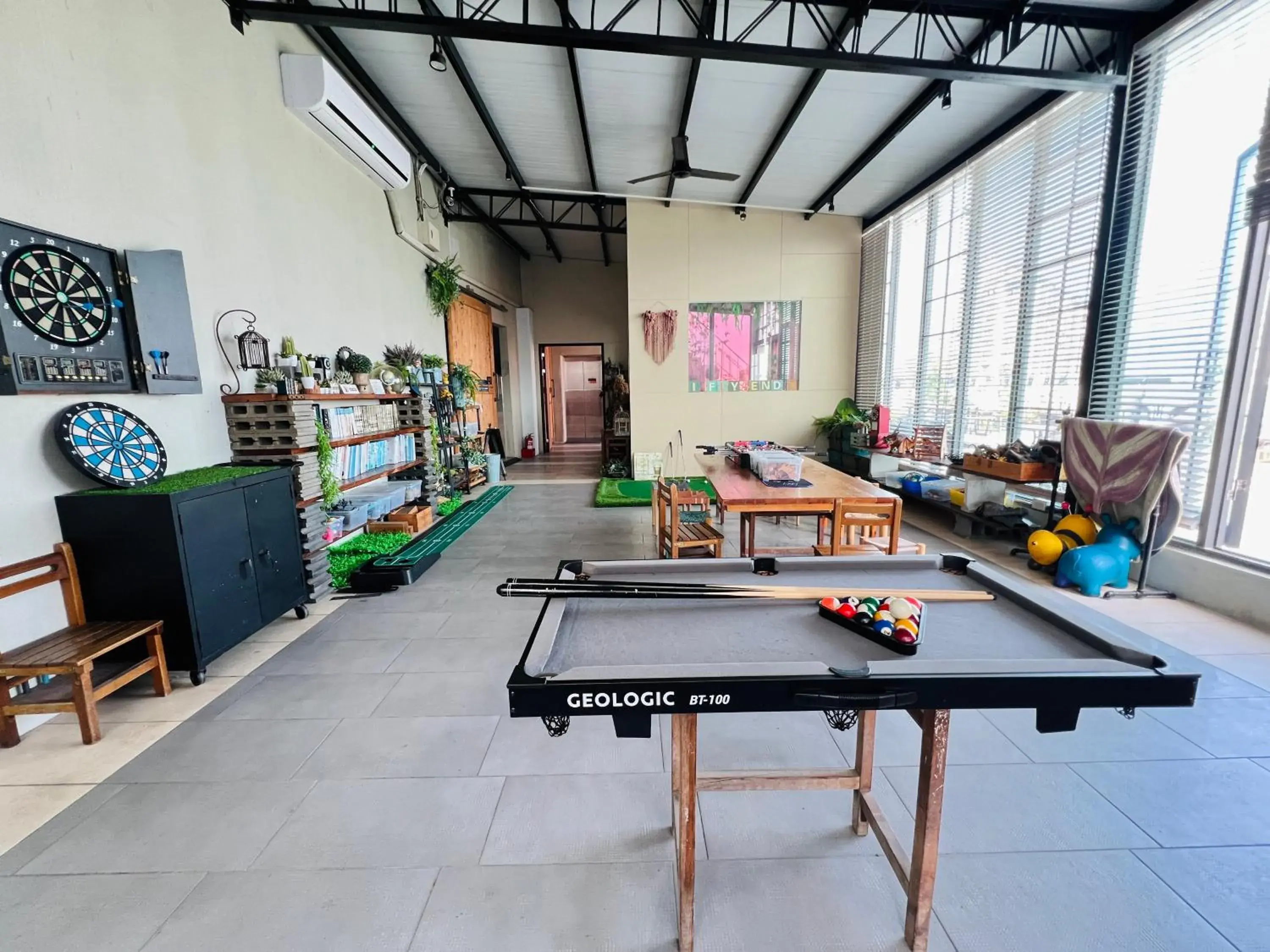 Game Room, Table Tennis in Friendly Inn