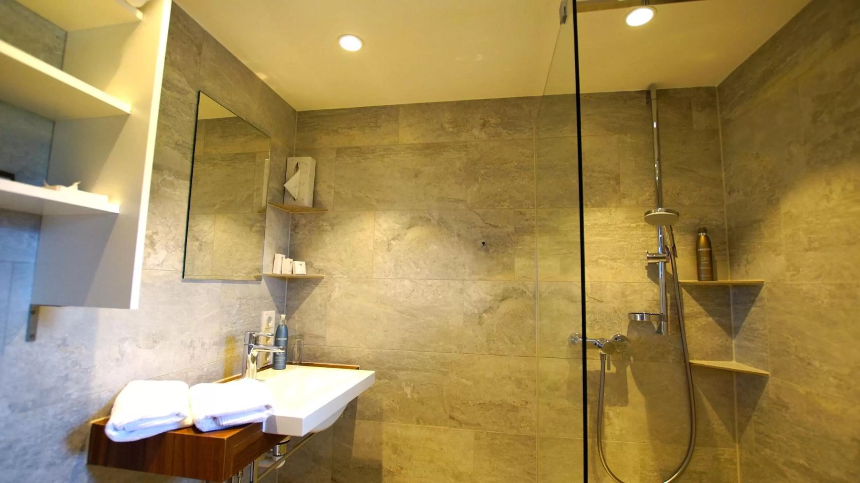 Bathroom in Hotel St Hubertus