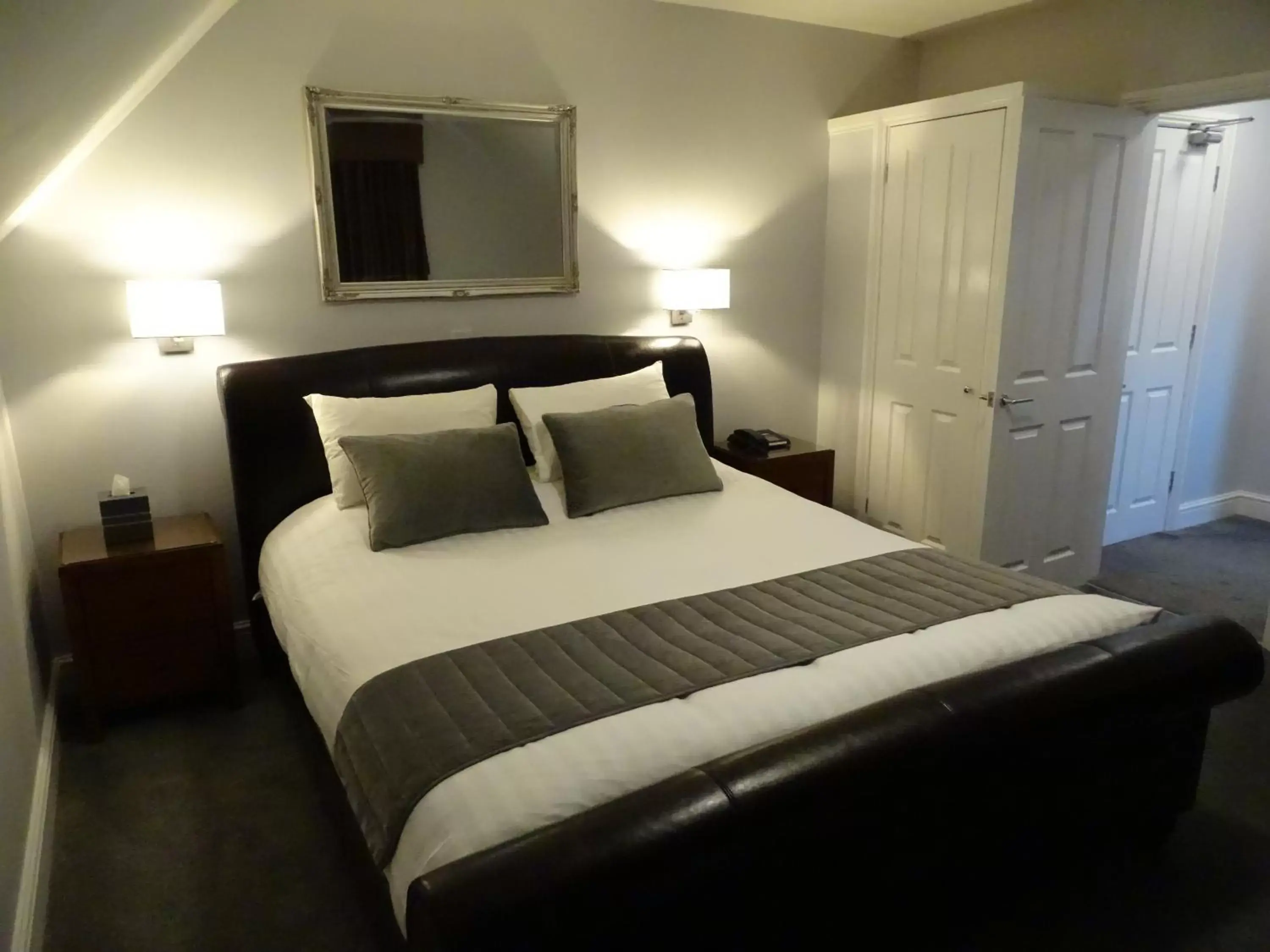 Bed in The Beeches Hotel & Leisure Club