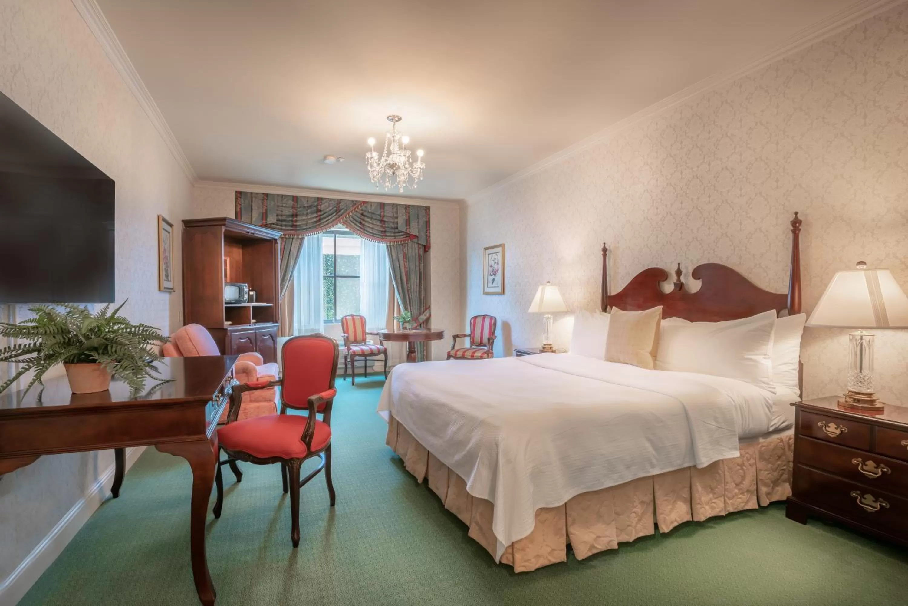 Photo of the whole room in The Bristol Hotel Campbell San Jose