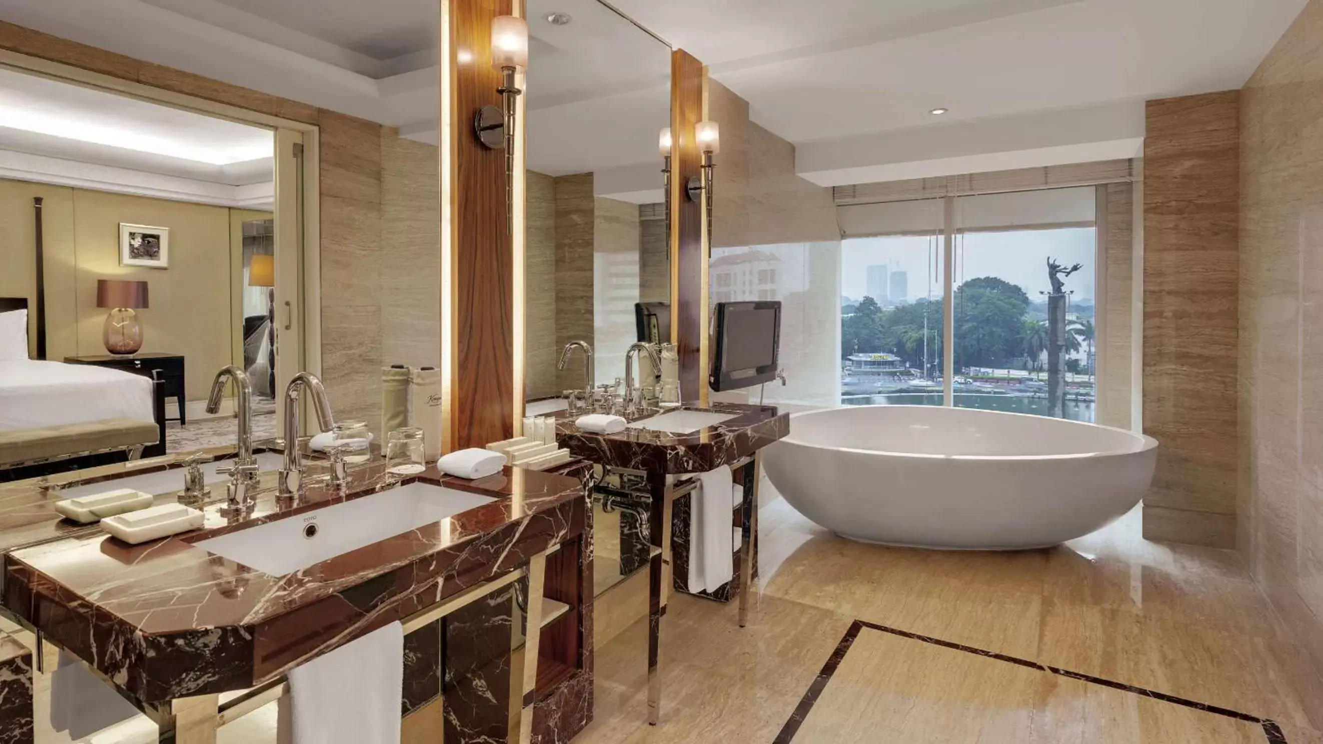 Bathroom in Hotel Indonesia Kempinski Jakarta