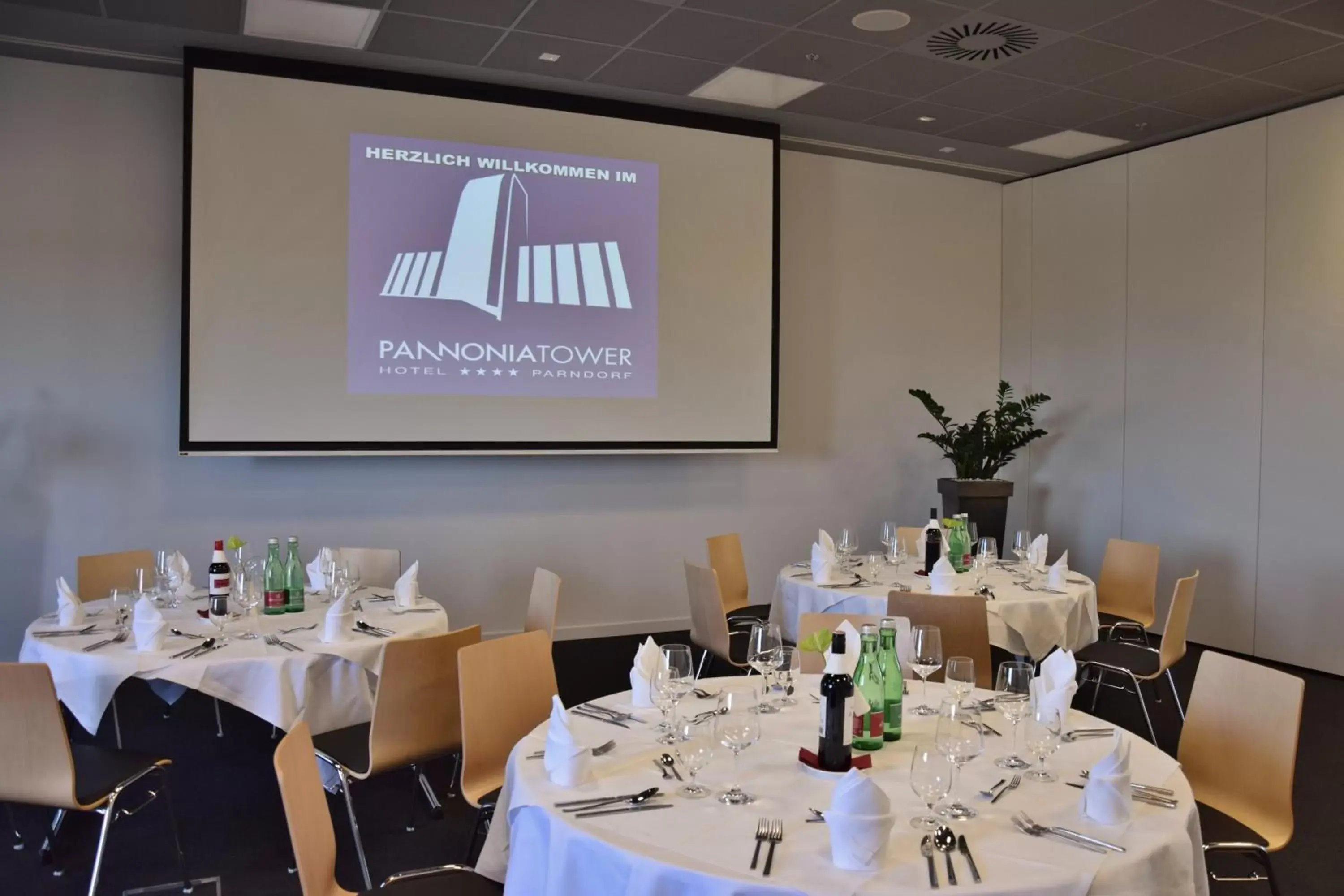 Banquet/Function facilities, Restaurant/Places to Eat in Pannonia Tower
