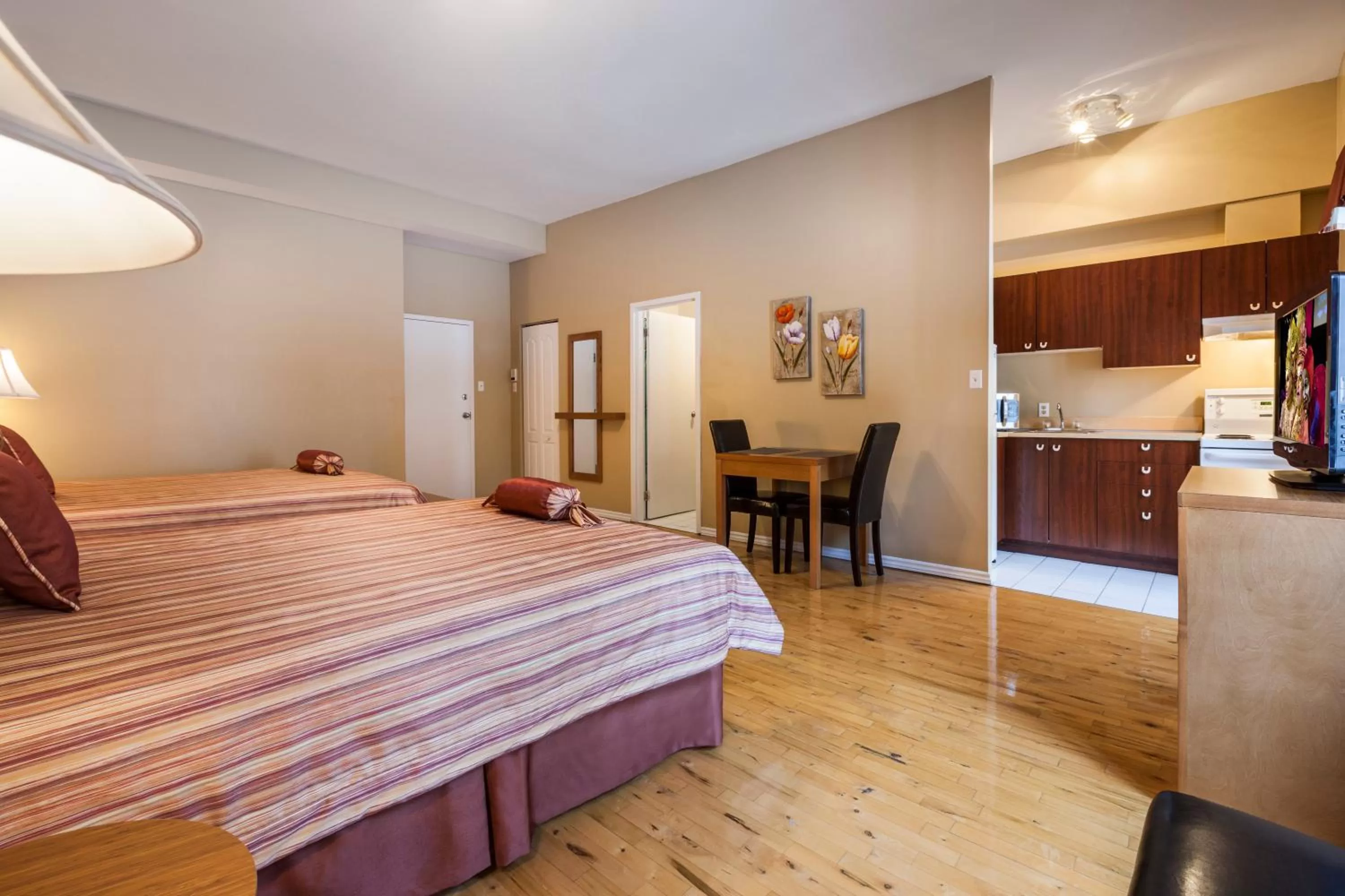 Studio (2 Adults + 2 Children) in Hotel Abri du Voyageur