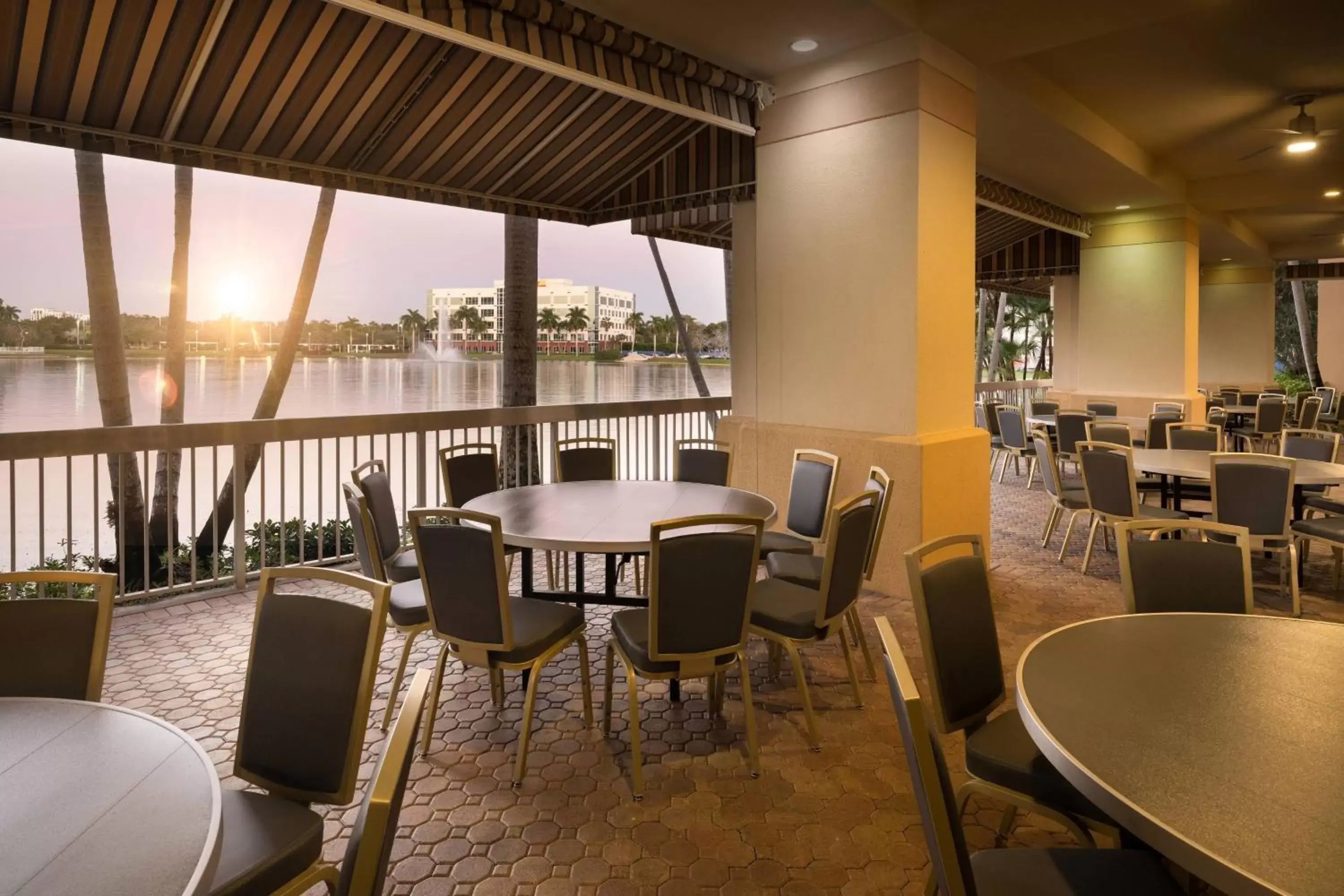 Meeting/conference room, Restaurant/Places to Eat in Renaissance Fort Lauderdale West Hotel