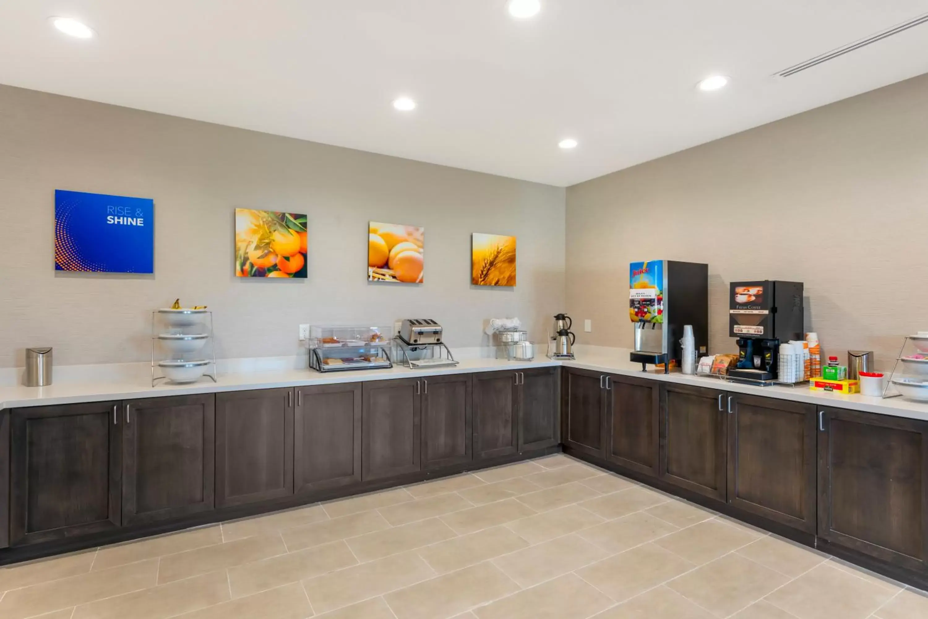 Breakfast, Restaurant/Places to Eat in Comfort Inn & Suites Balch Springs - SE Dallas