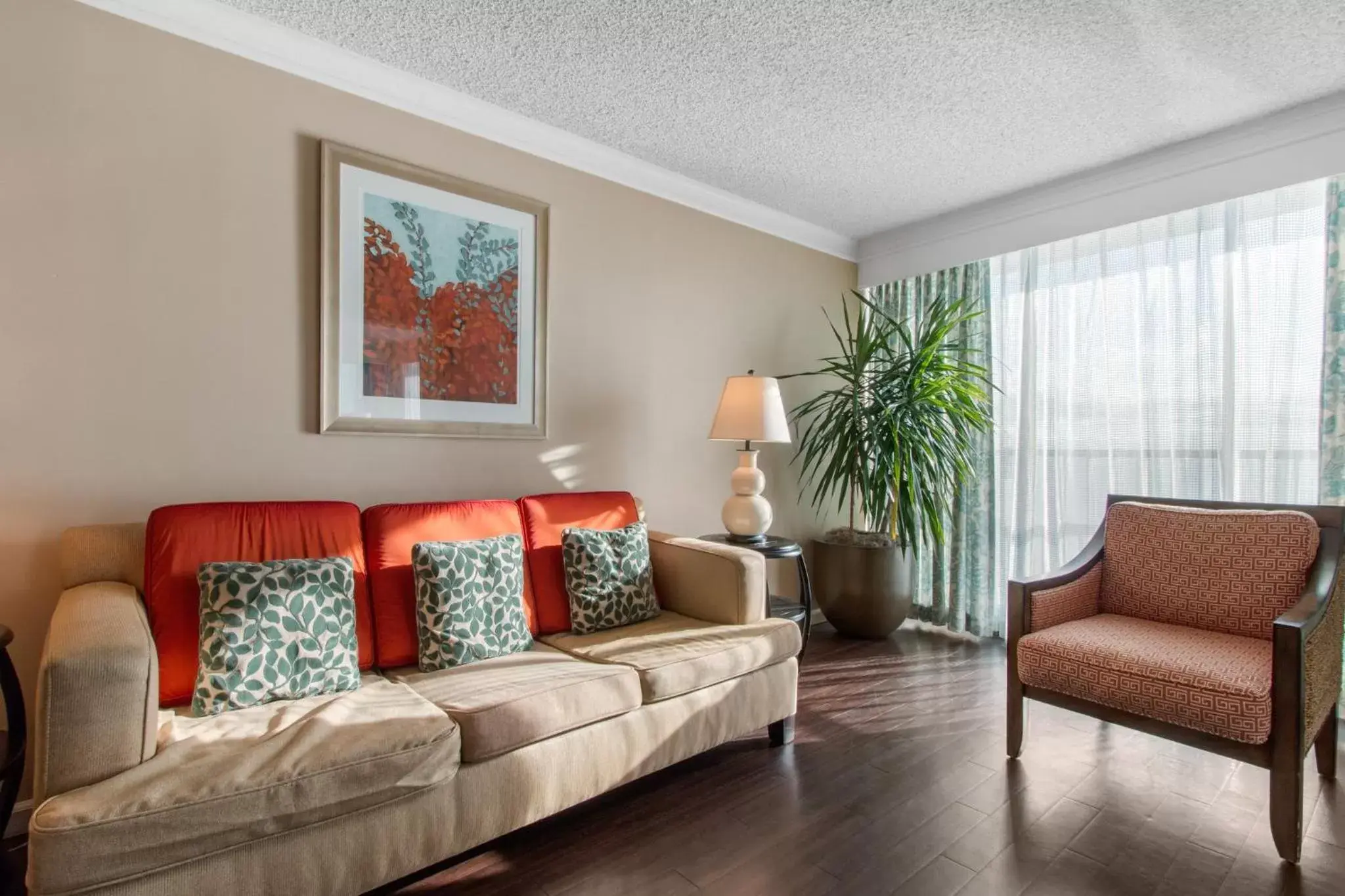 Photo of the whole room, Seating Area in Omni Corpus Christi Hotel