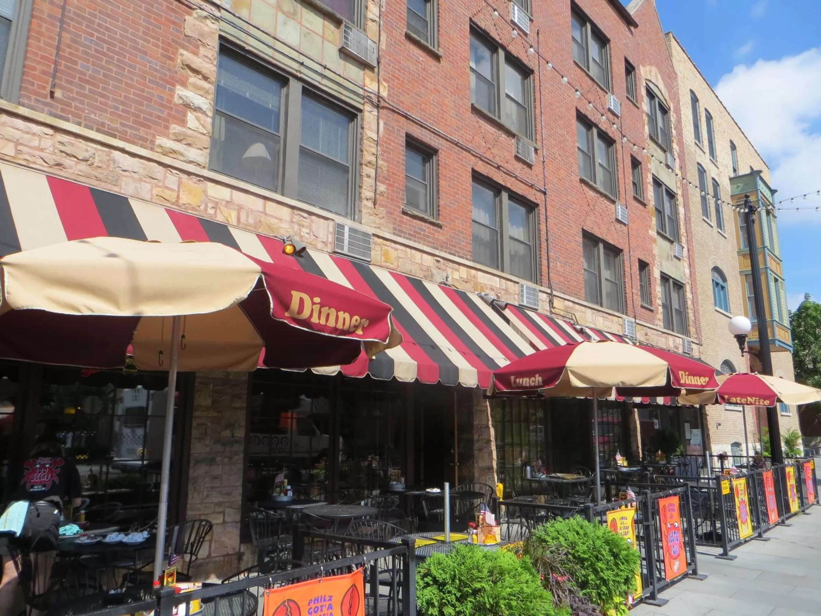 Restaurant/places to eat in Carleton of Oak Park