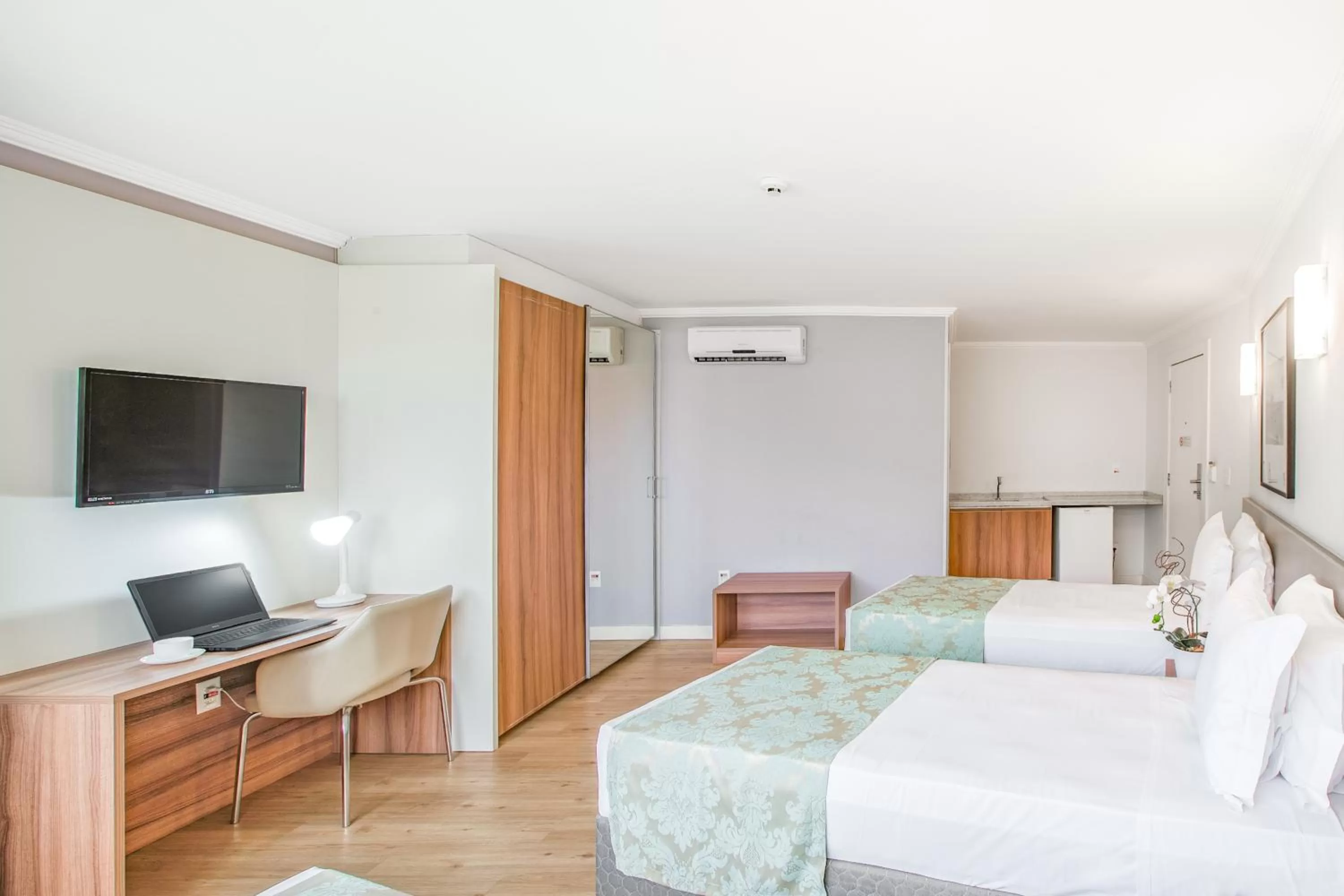 Photo of the whole room, Bed in Iate Hotel Centro Florianópolis