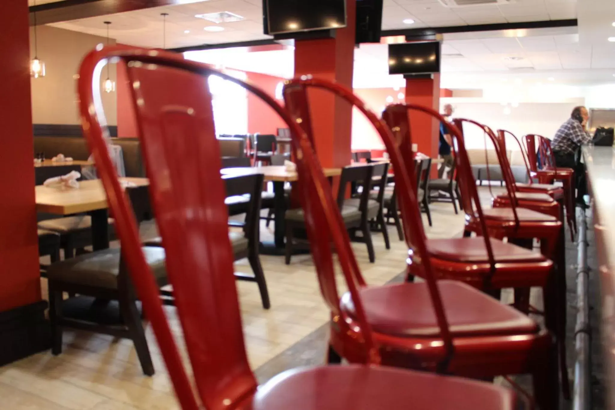 Lounge or bar in Holiday Inn Salina by IHG Lounge or bar in Holiday Inn Salina by IHG