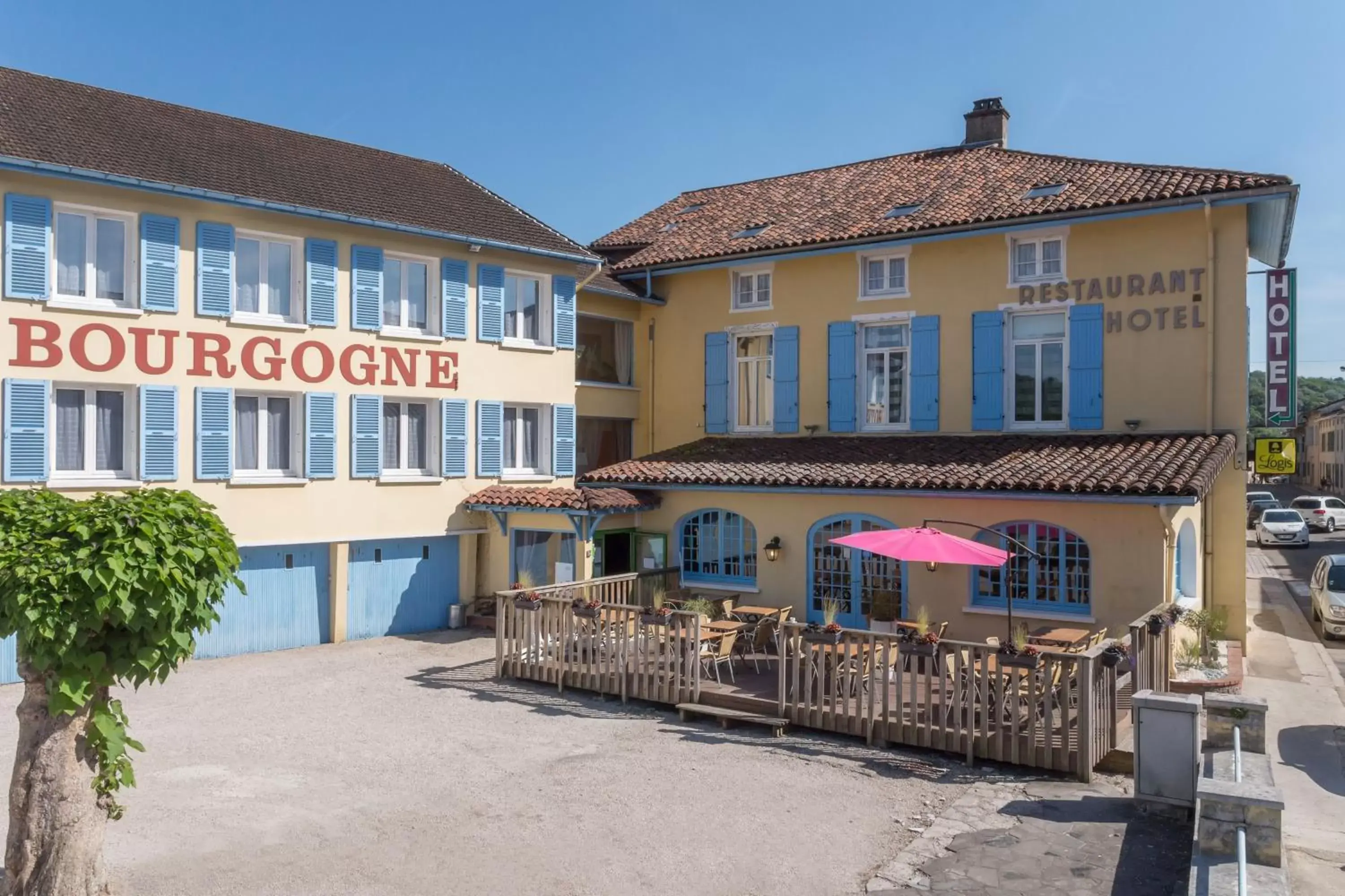 Property Building in Hotel Le Bourgogne
