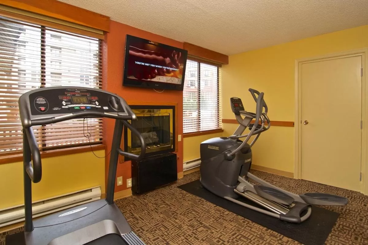 Fitness centre/facilities in Mountain Side Hotel Whistler by Executive