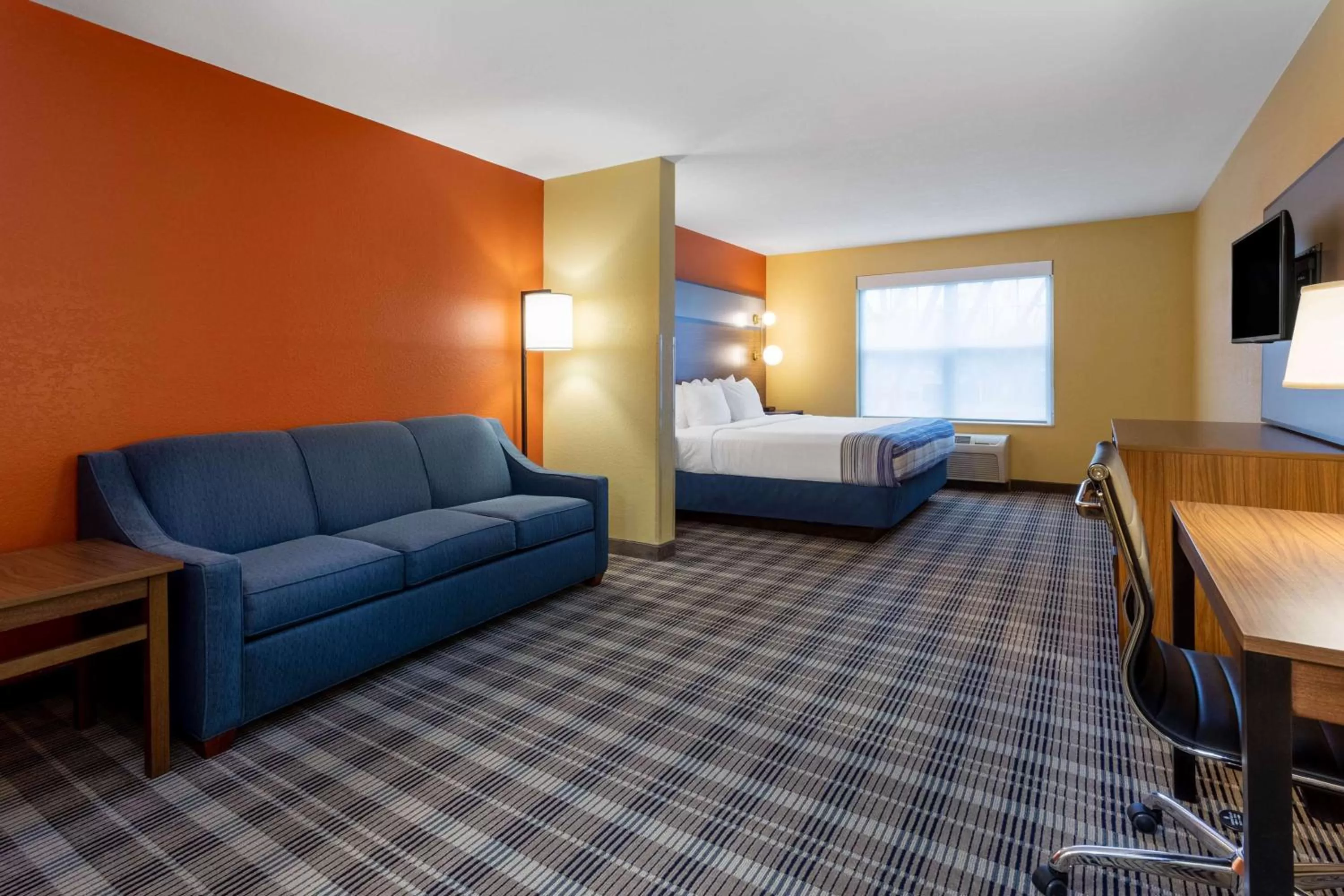 Photo of the whole room, Bed in AmericInn by Wyndham Fulton Clinton