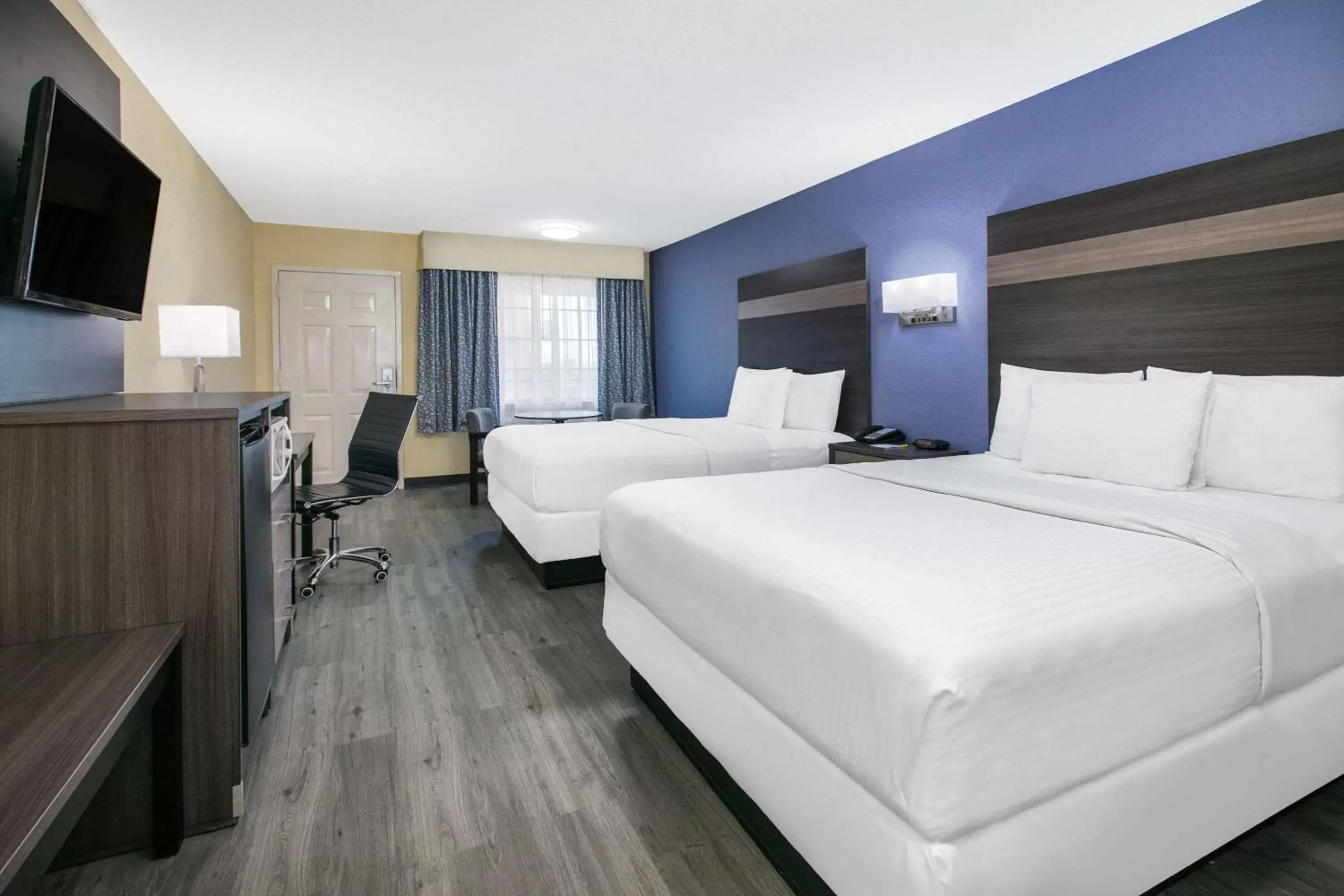 Photo of the whole room, Bed in Days Inn by Wyndham Waco