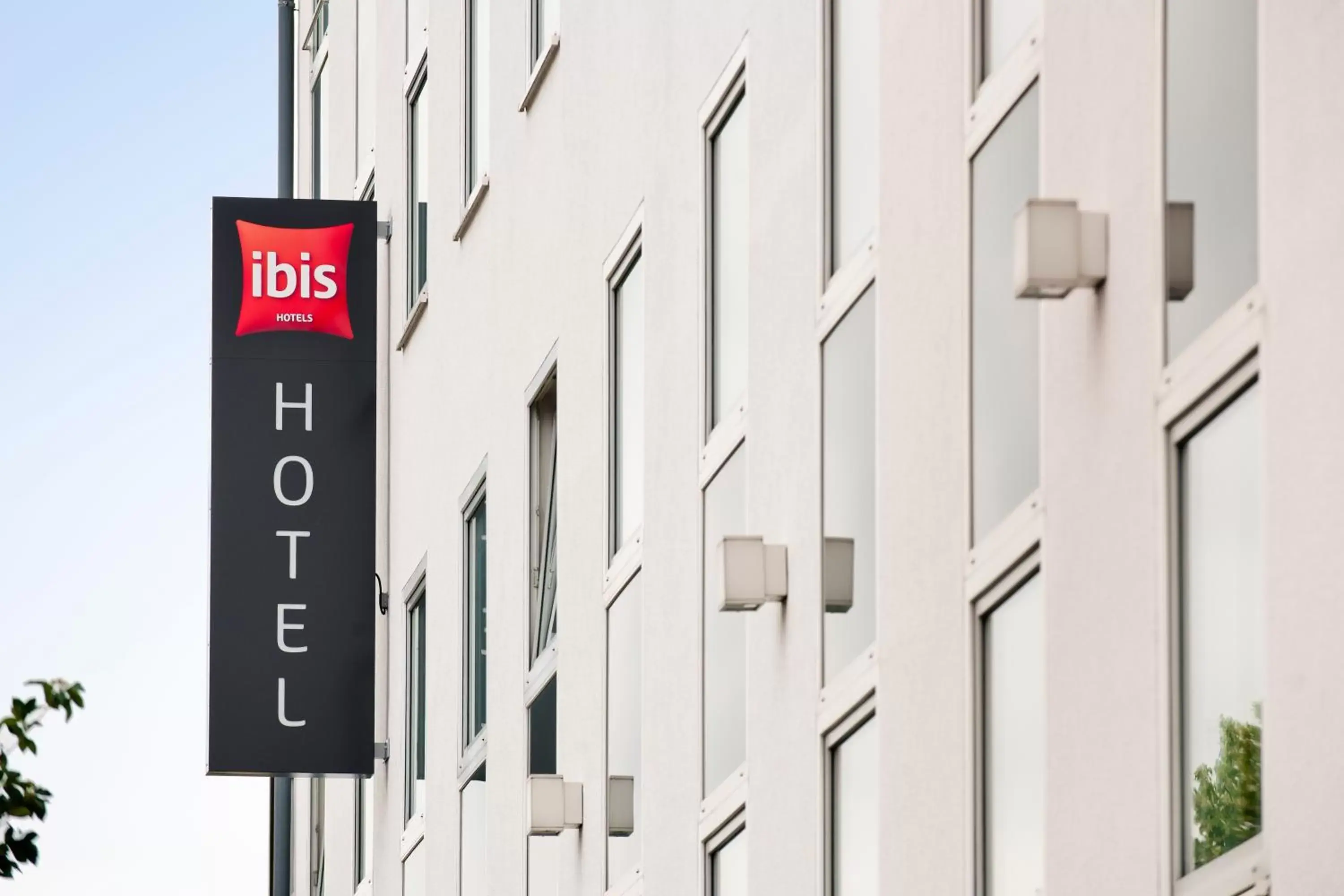 Facade/entrance, Property Building in ibis Hotel München Garching