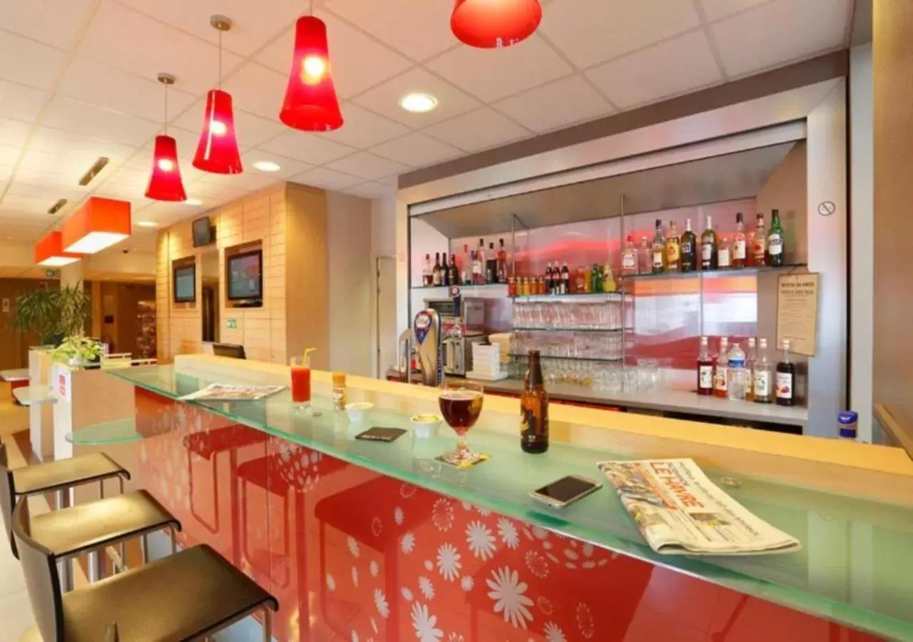 Lounge or bar in Ibis Le Havre Sud Harfleur