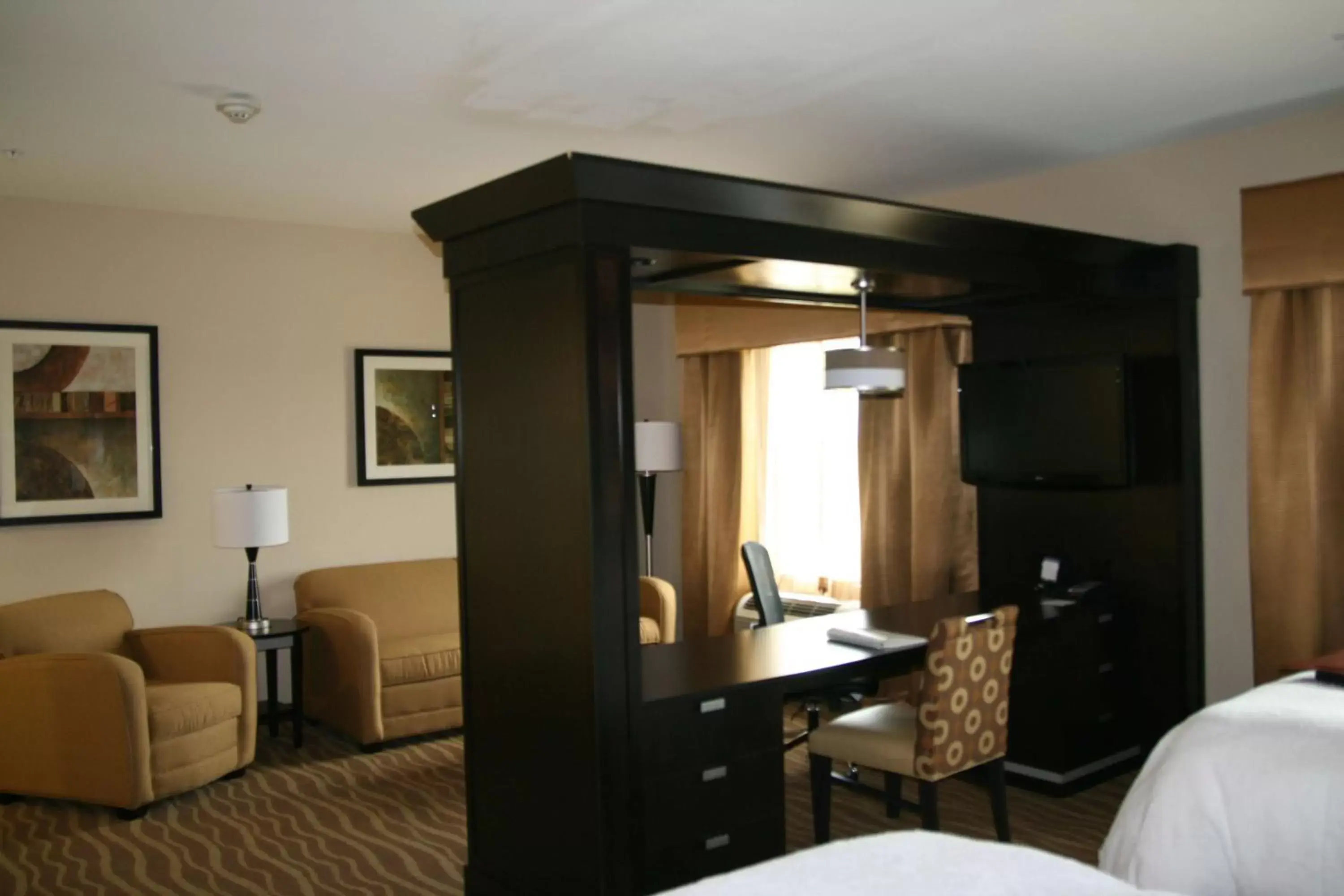 Bedroom, Seating Area in Hampton Inn & Suites Cleburne