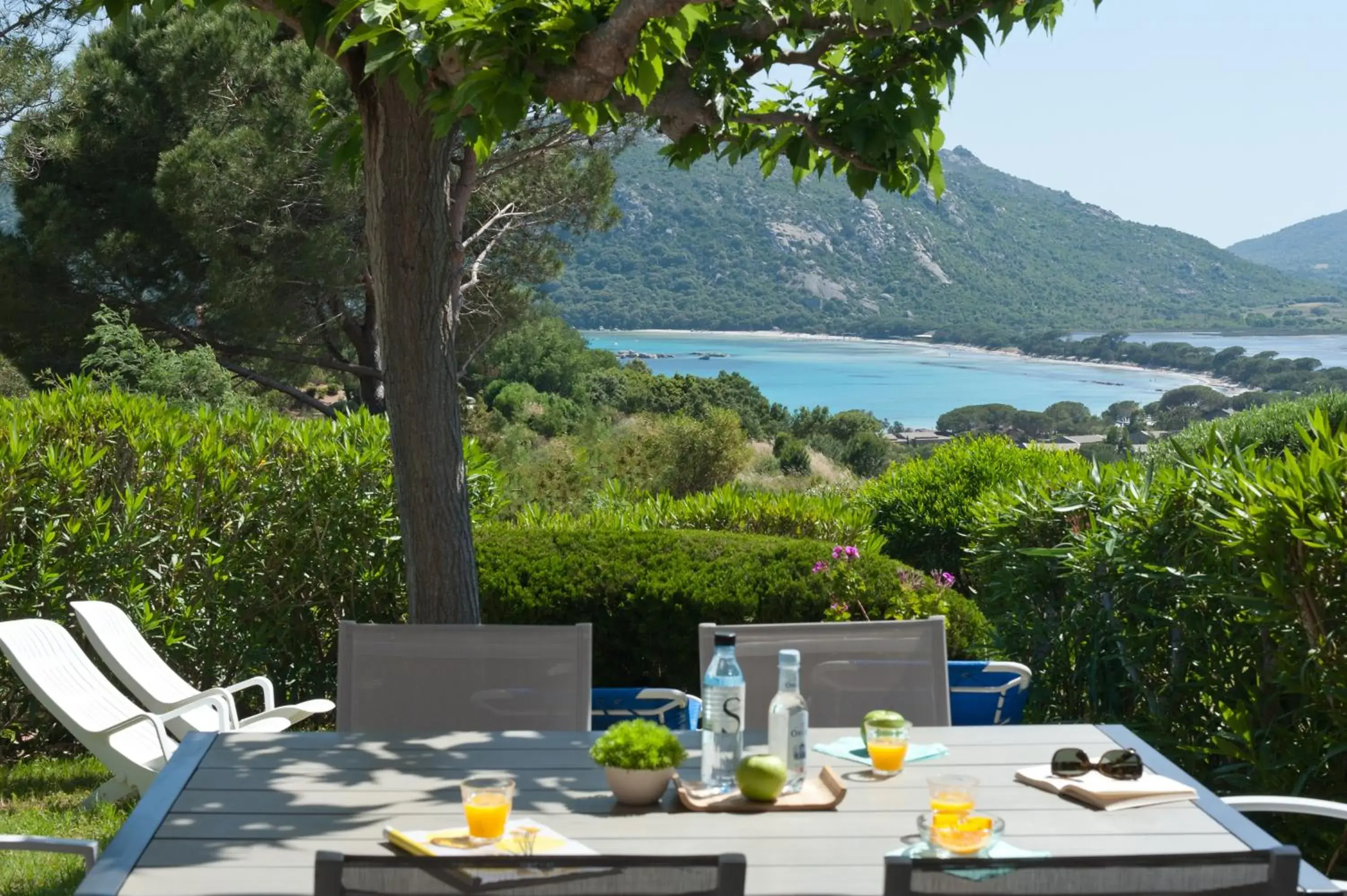 Sea view in Résidence Marina Di Santa Giulia Sea view in Résidence Marina Di Santa Giulia