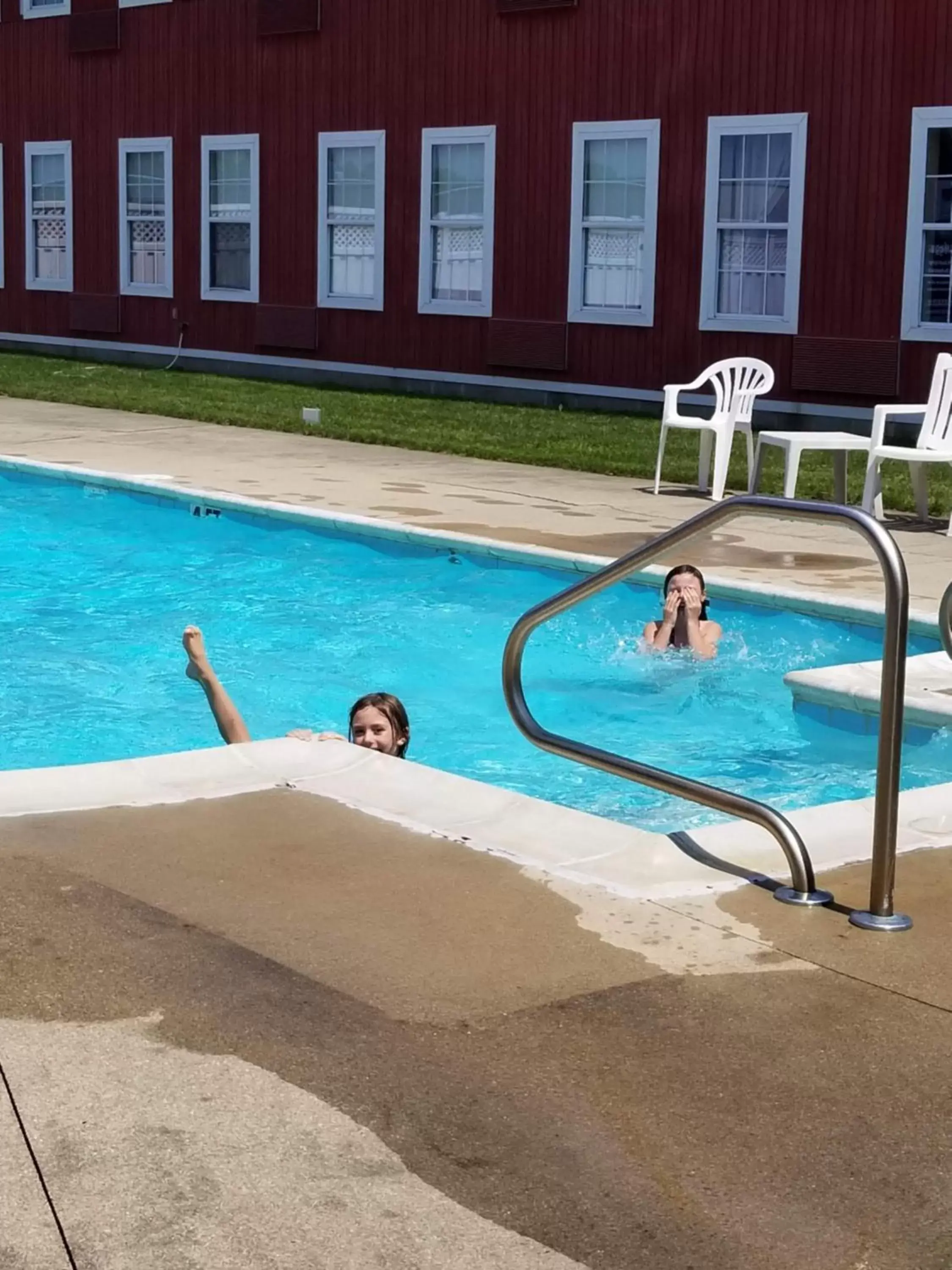Swimming Pool in CountrySide Inn