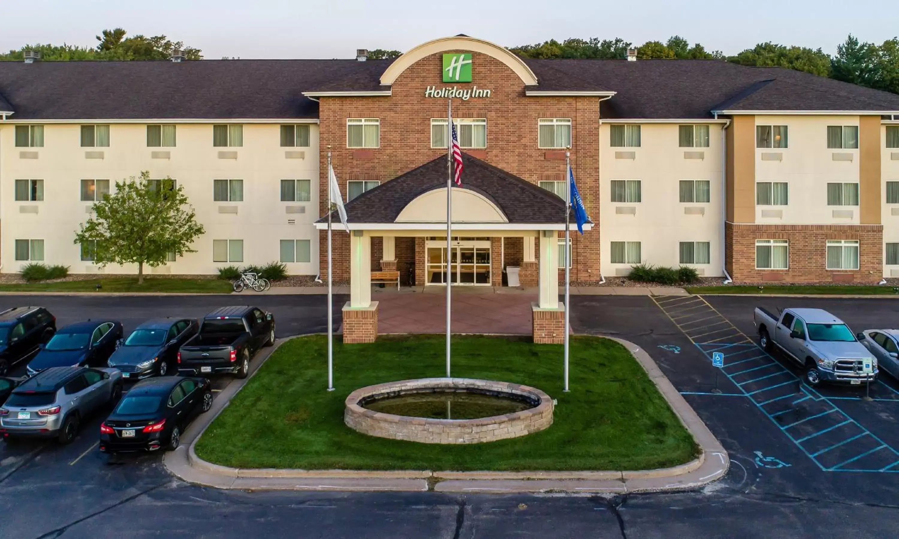 Property building in Holiday Inn Conference Center Marshfield, an IHG Hotel