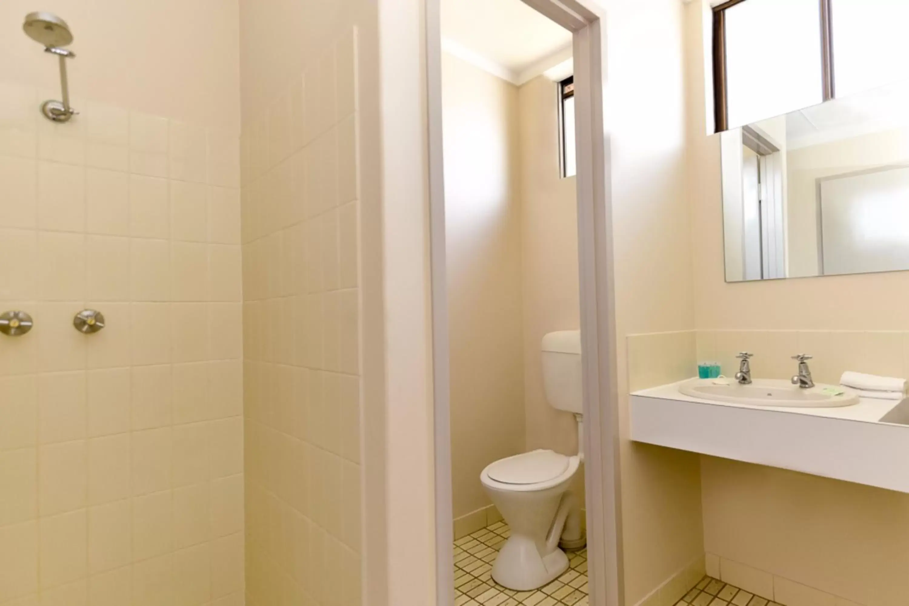 Toilet, Bathroom in Sanno Marracoonda Perth Airport Hotel