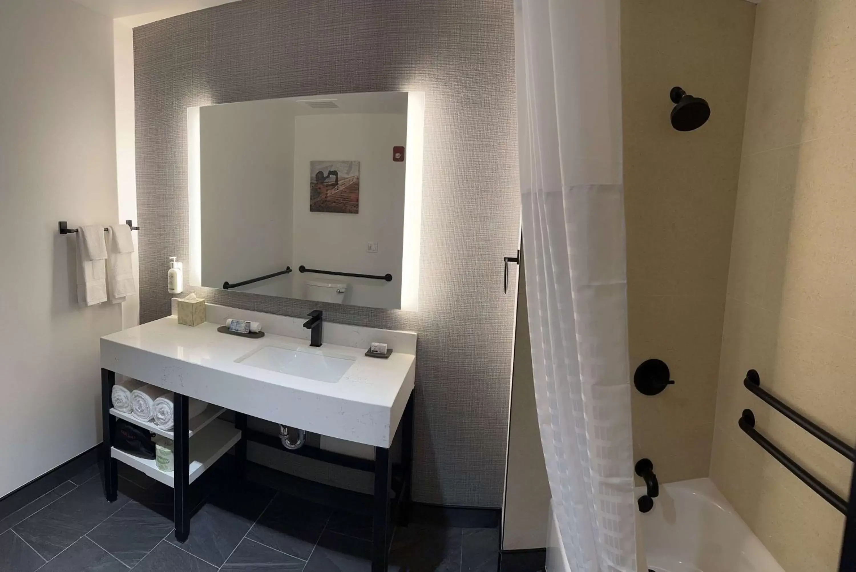Bathroom in La Quinta Inn & Suites by Wyndham Yucaipa