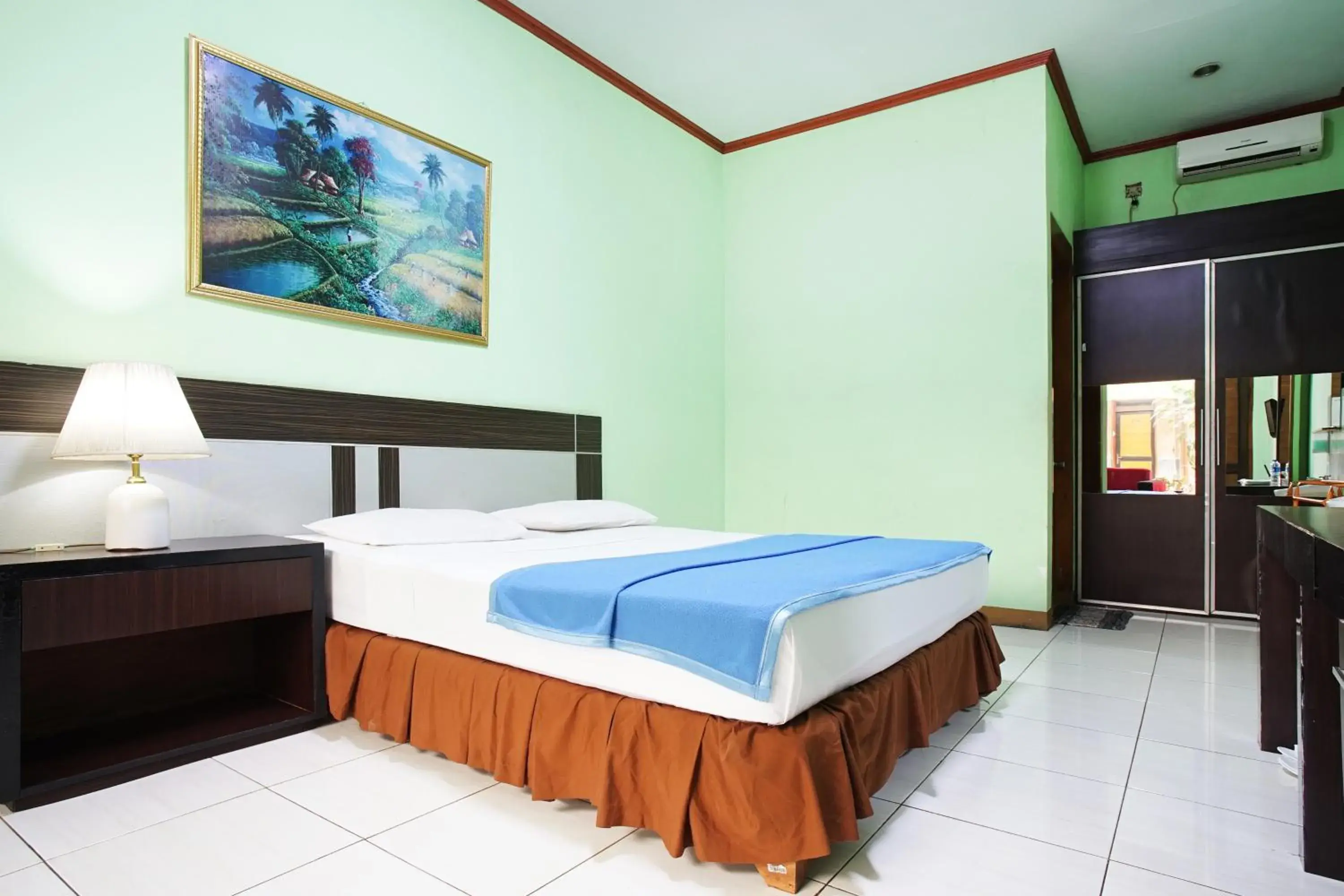 Bedroom, Bed in Hotel Bandung Permai