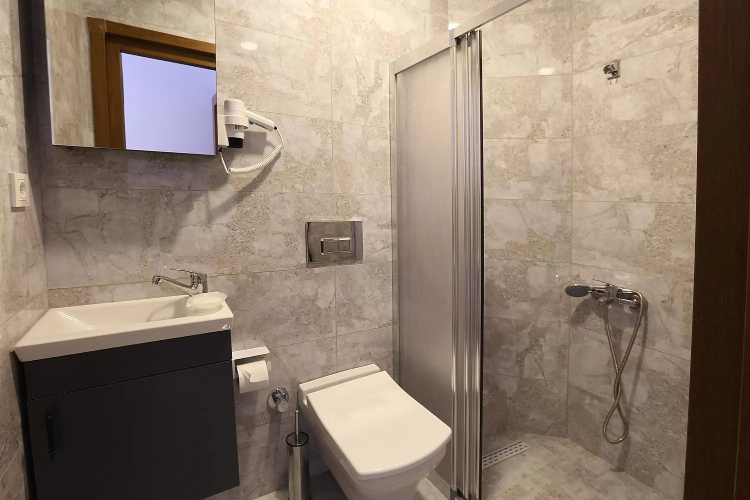 Shower, Bathroom in Pera Sultan Suit