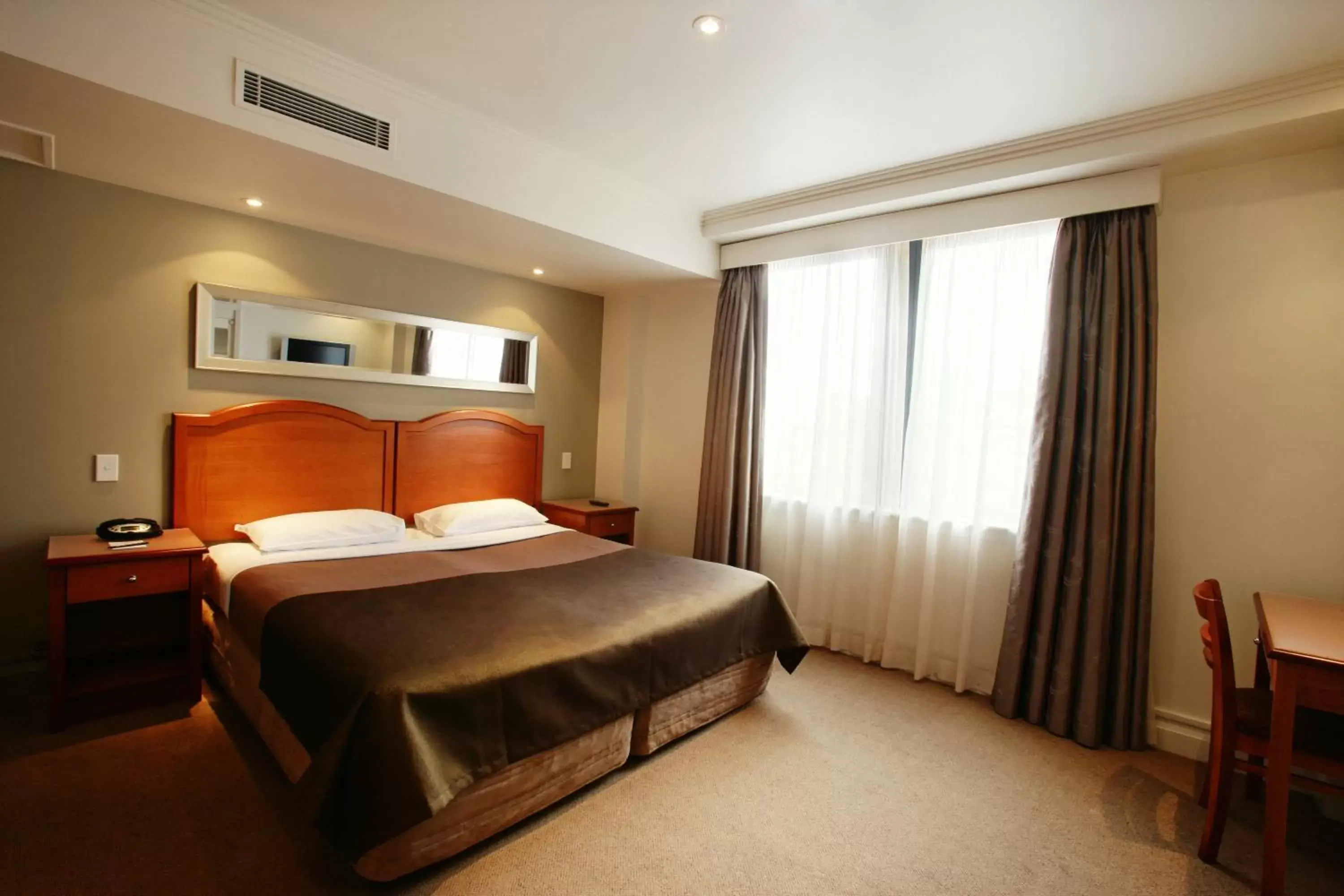 Photo of the whole room, Bed in Great Southern Hotel Sydney