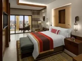 Bed in InterContinental Durrat Al Riyadh Resort & Spa, an IHG Hotel