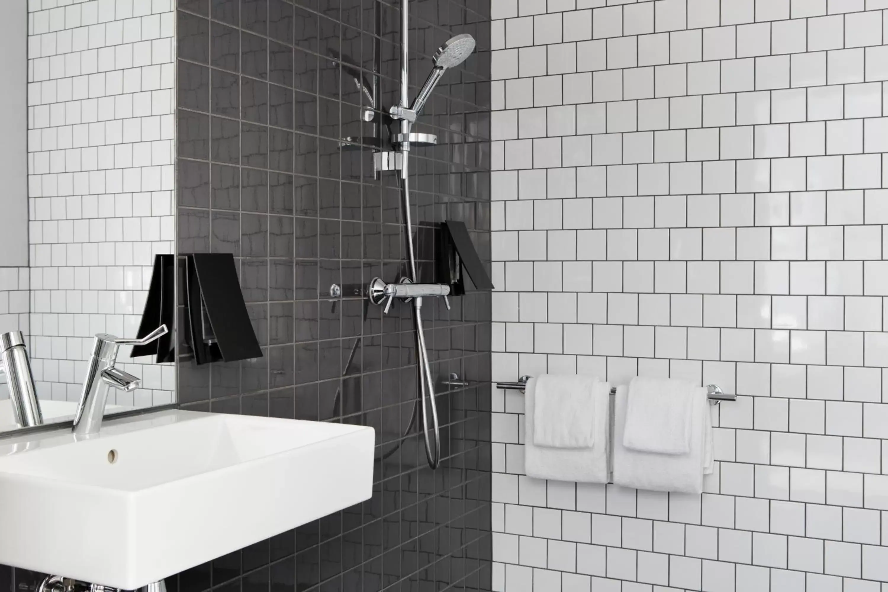 Shower, Bathroom in Comfort Hotel Karl Johan