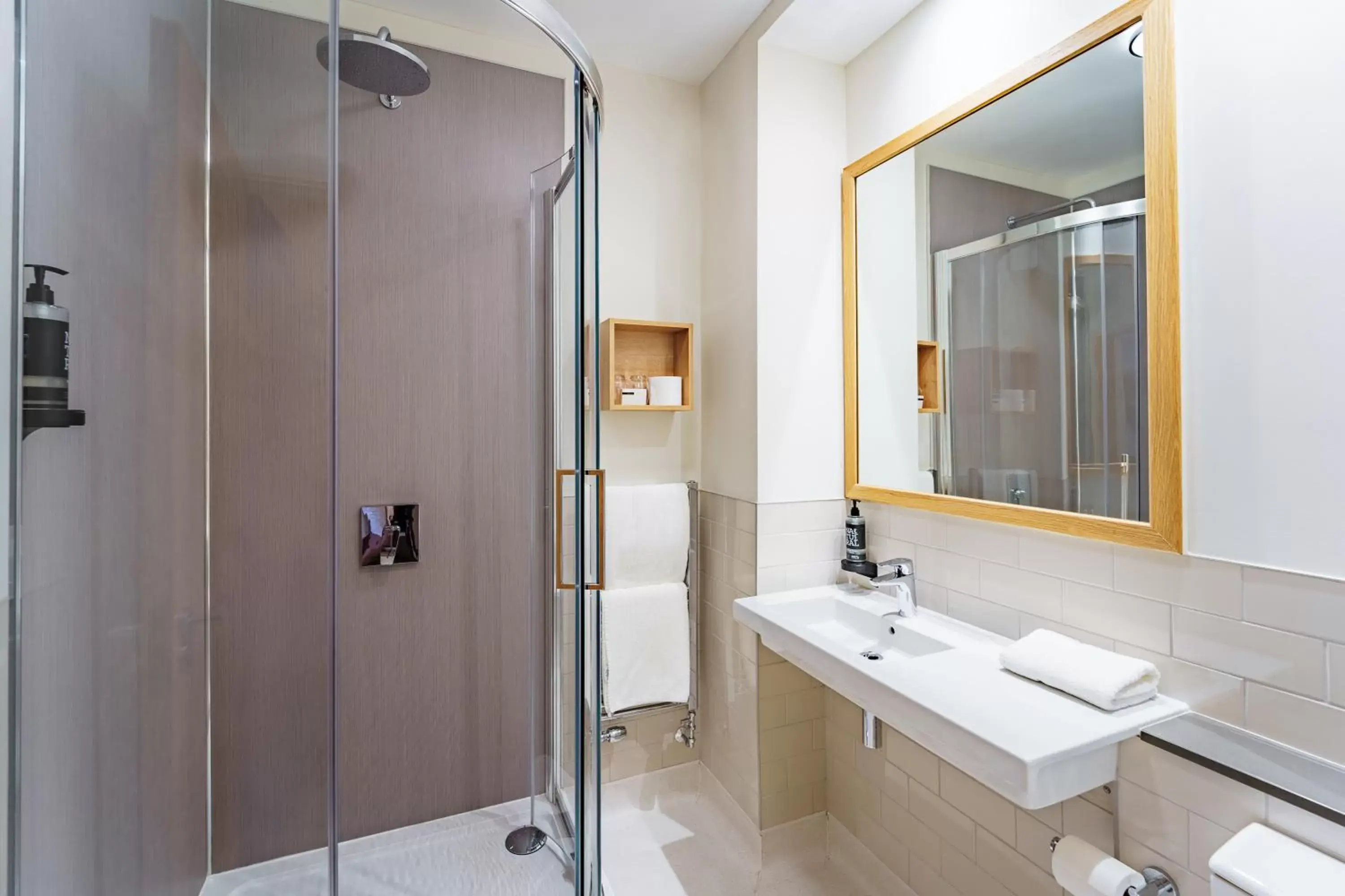 Shower, Bathroom in Aberystwyth Park Lodge Hotel