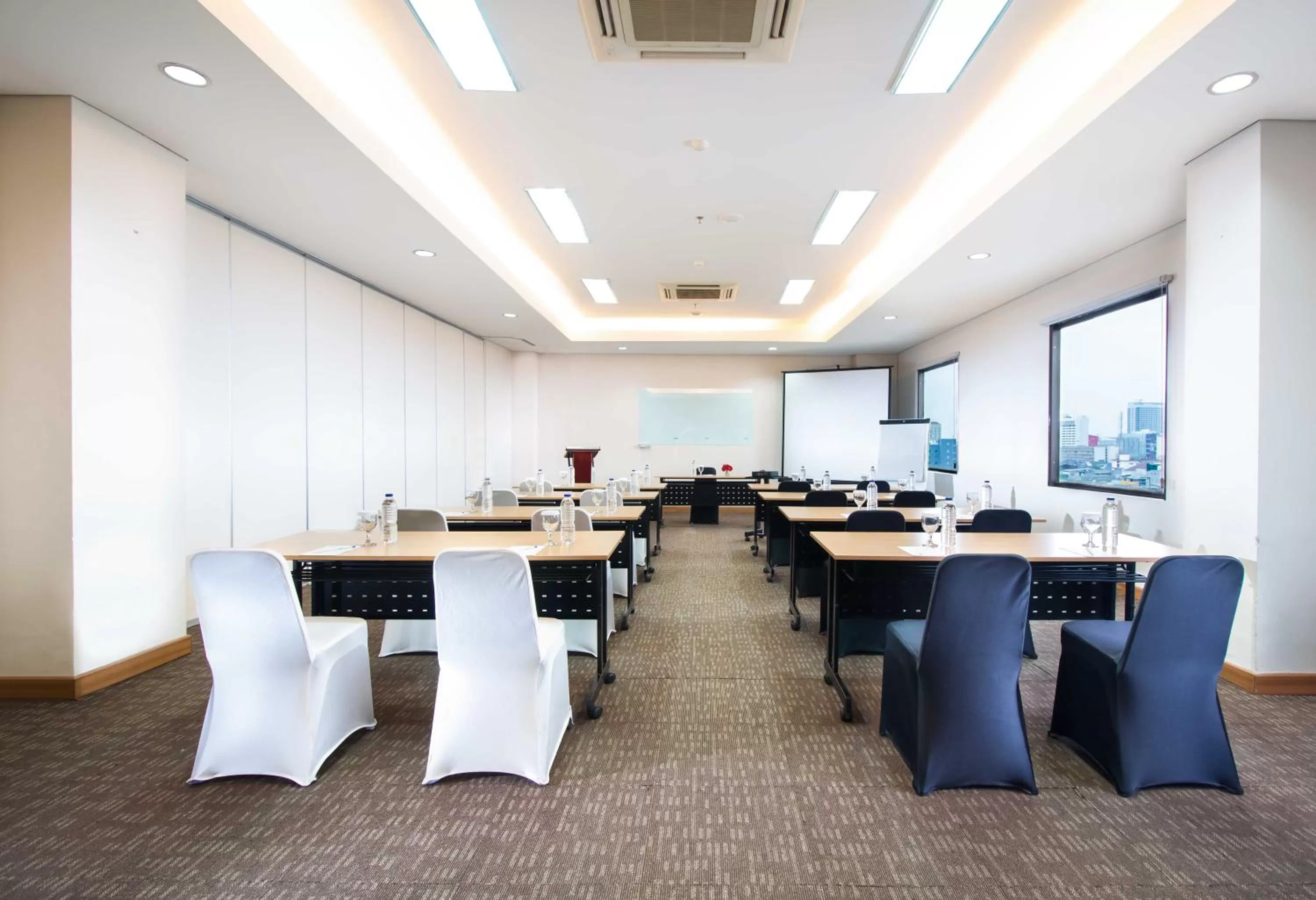 Meeting/conference room in Hotel 88 - Mangga Besar VIII Jakarta By WH