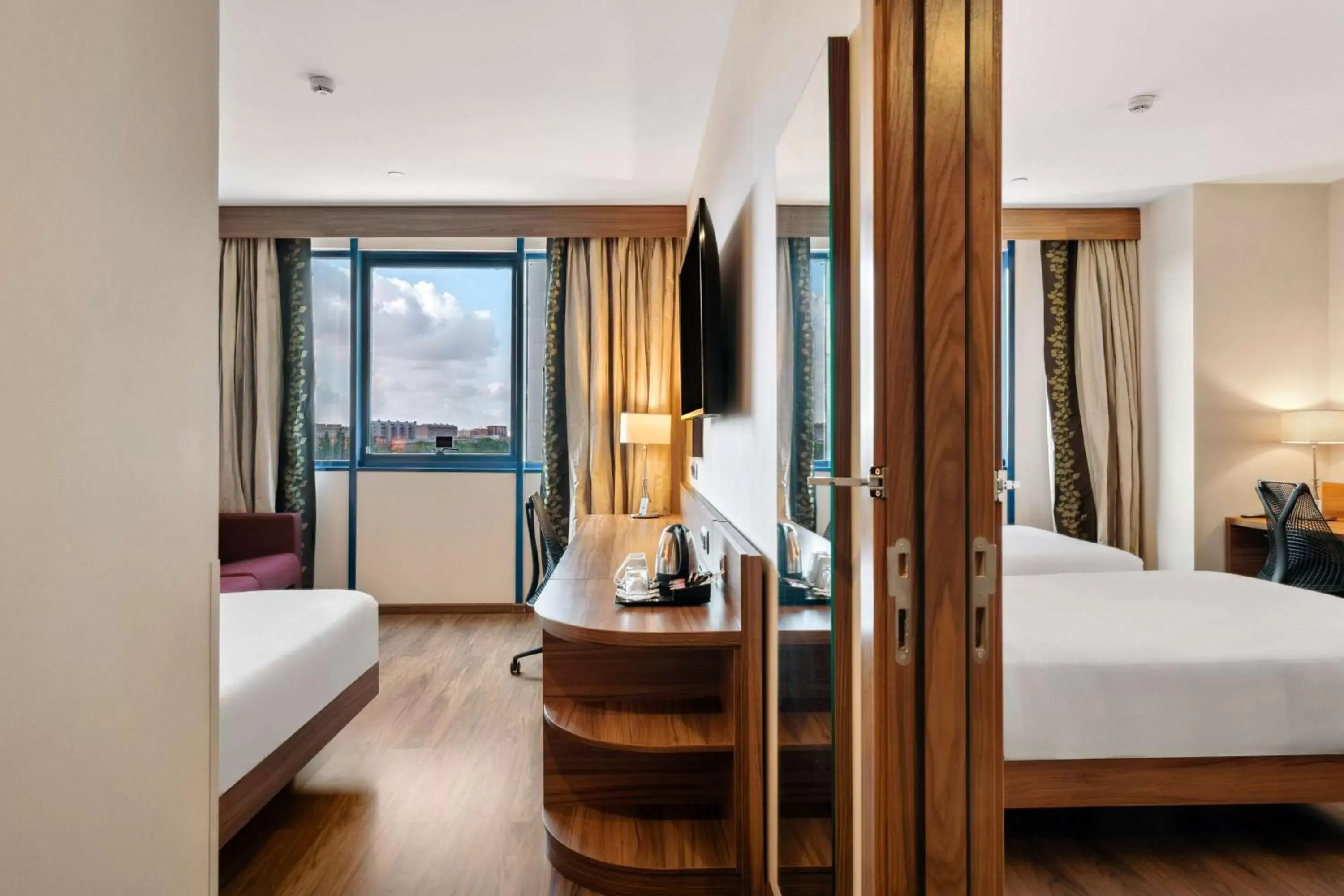 Family Connecting Rooms in Hilton Garden Inn Sevilla Family Connecting Rooms in Hilton Garden Inn Sevilla