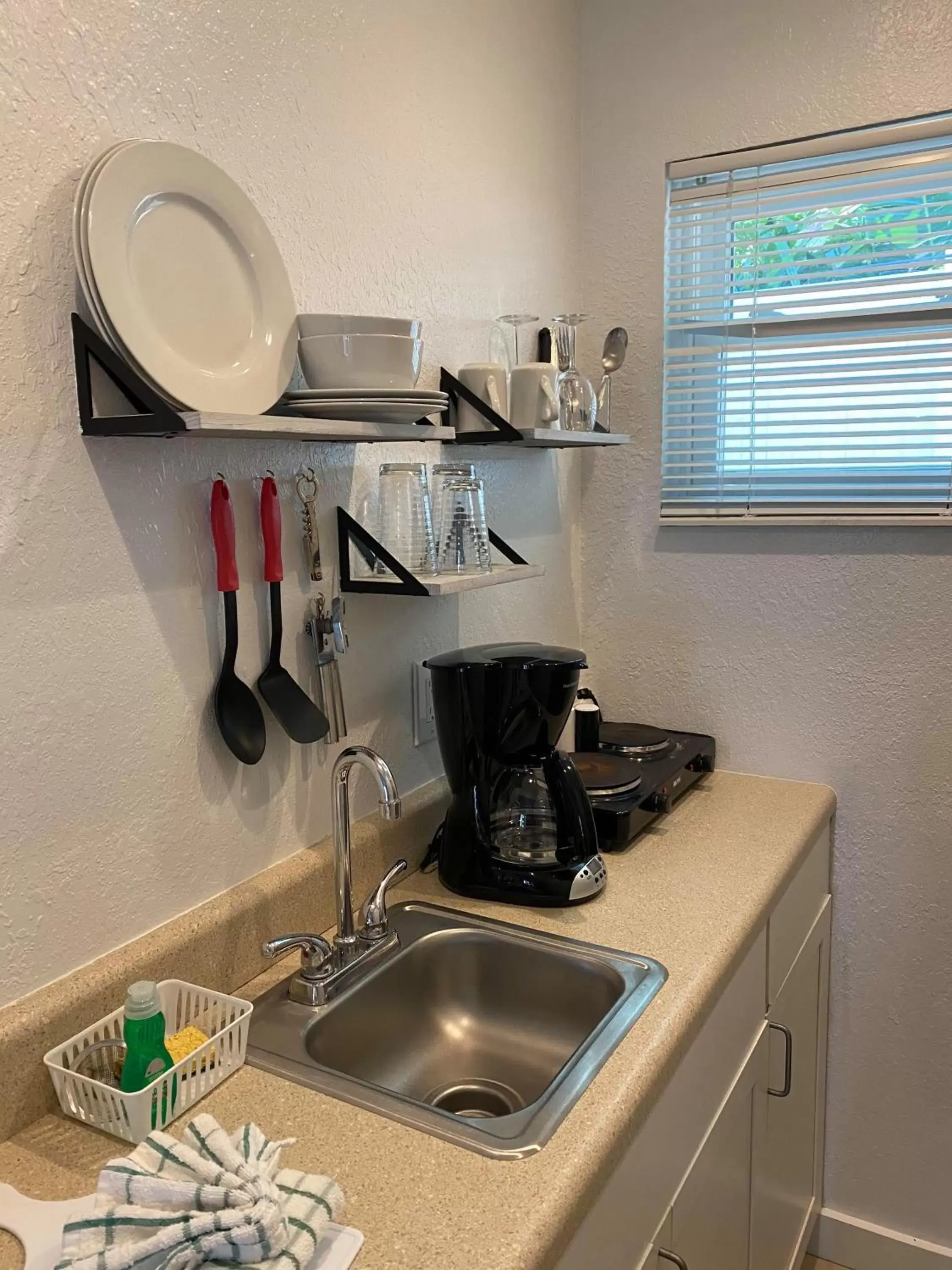 Kitchen/Kitchenette in Captiva Beach Resort (open private beach access)