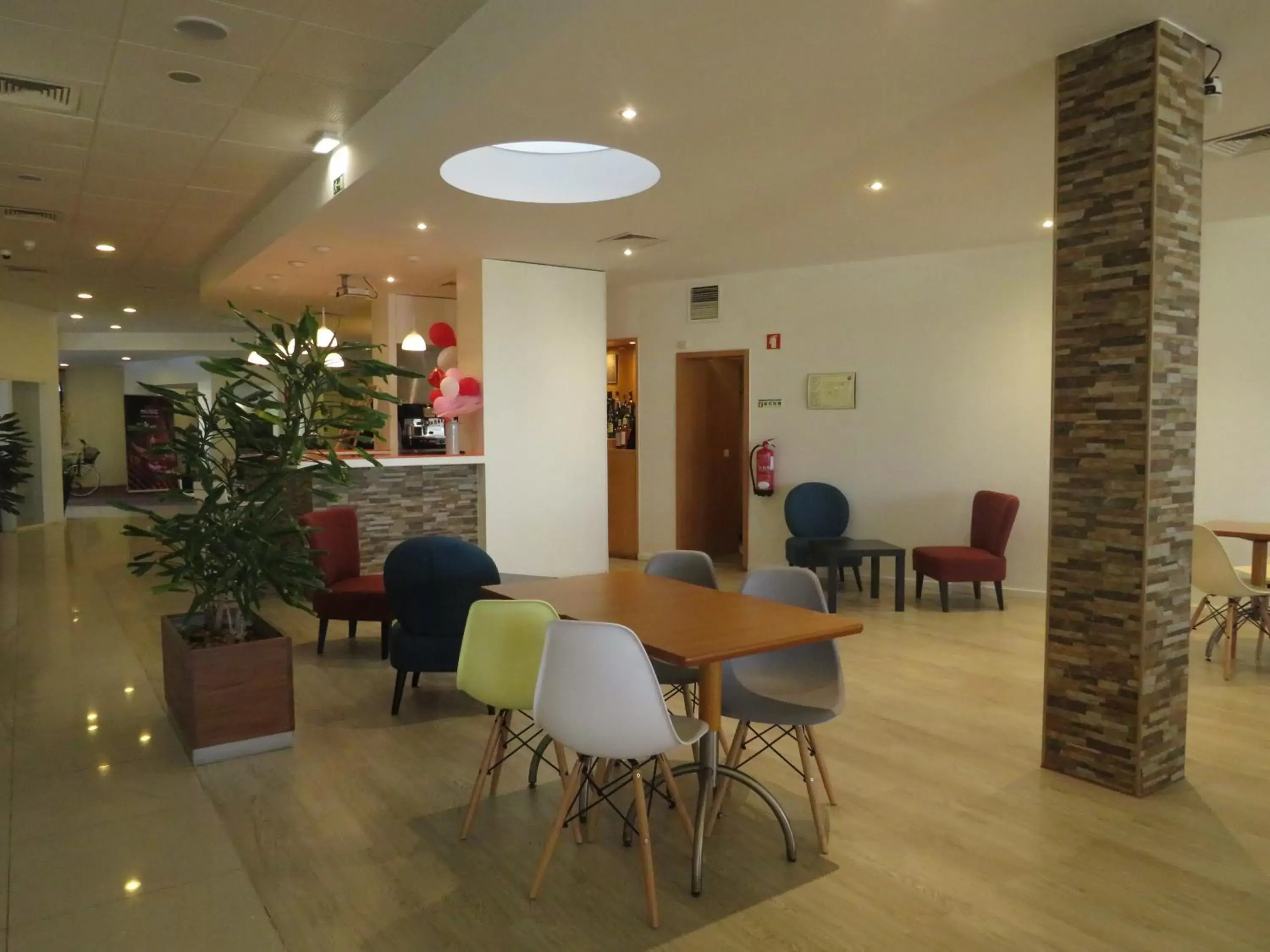 Restaurant/places to eat in Hotel ibis Faro Algarve