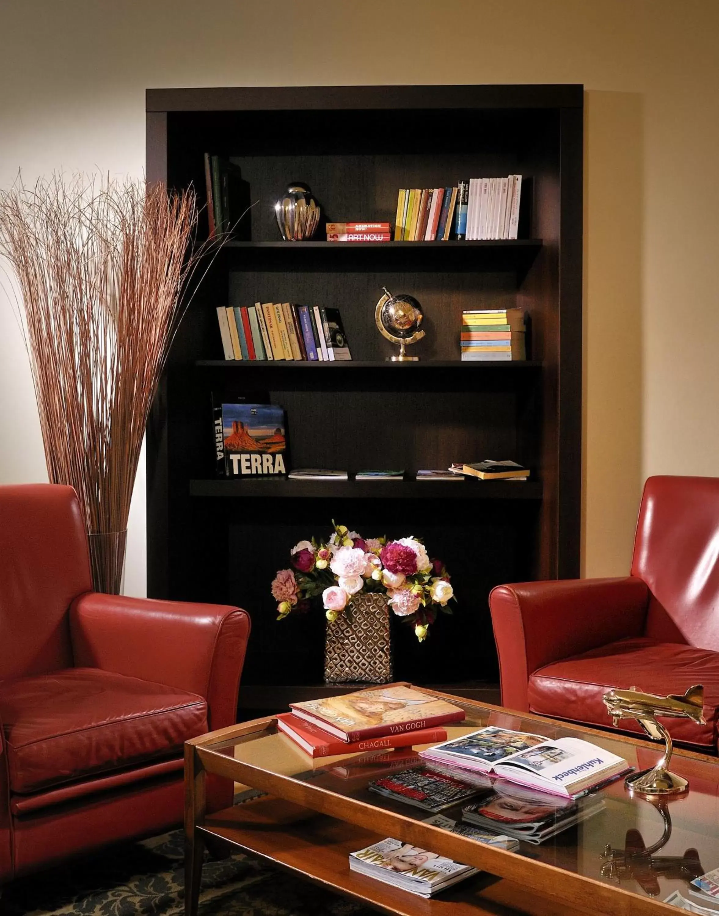 Communal lounge/ TV room, Library in Best Western Hotel Metropoli