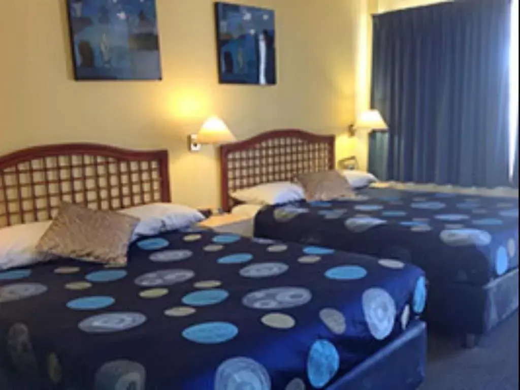 Bed in Raceways Motel Bed in Raceways Motel