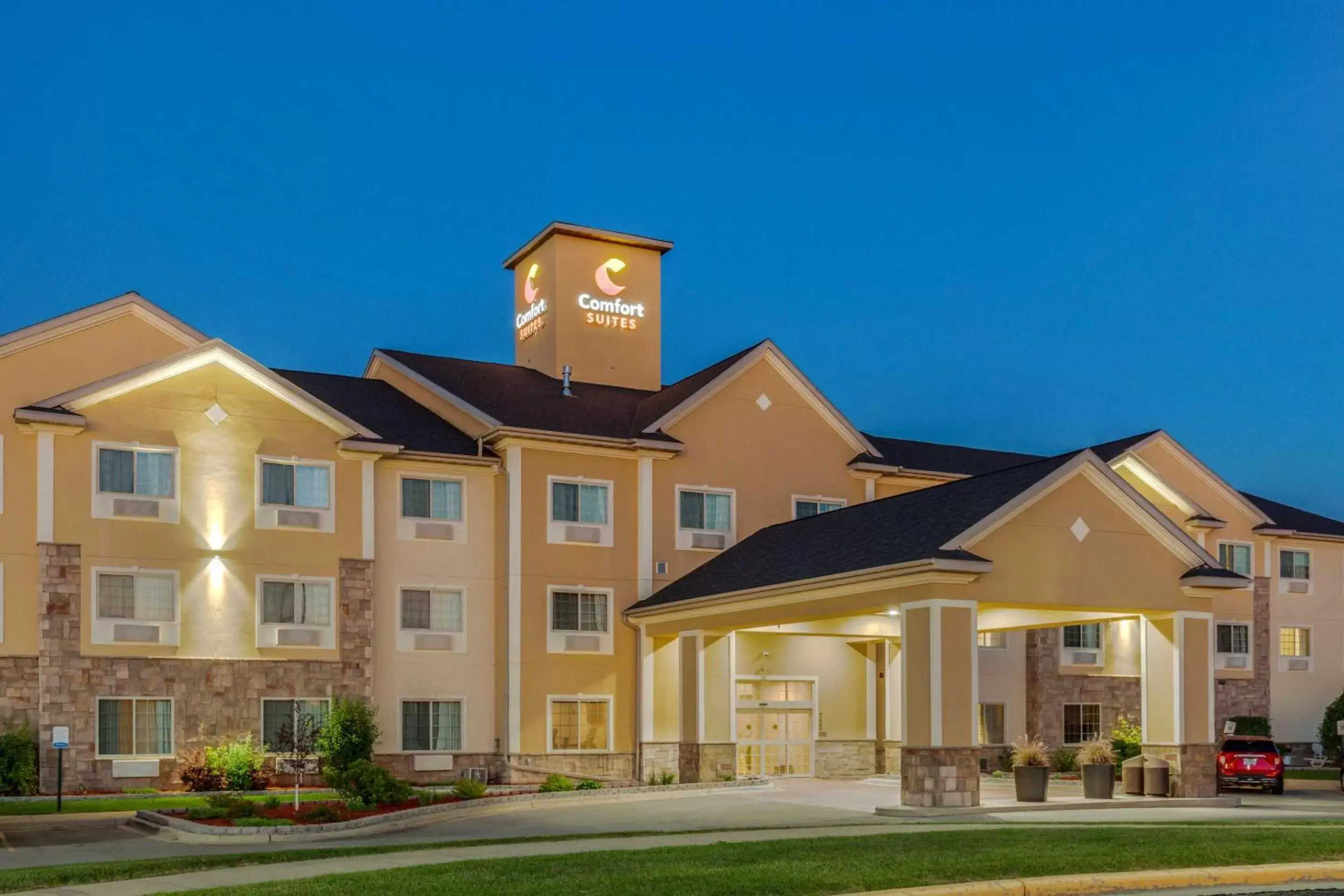 Property Building in Comfort Suites Johnson Creek Conference