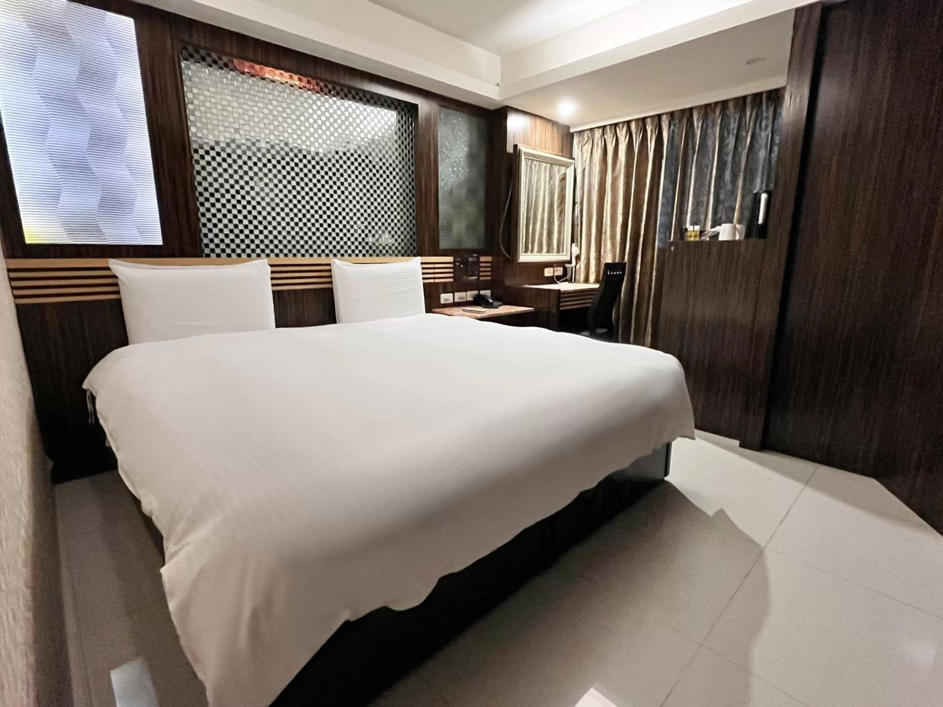 Photo of the whole room, Bed in Guide Hotel Taipei Xinyi
