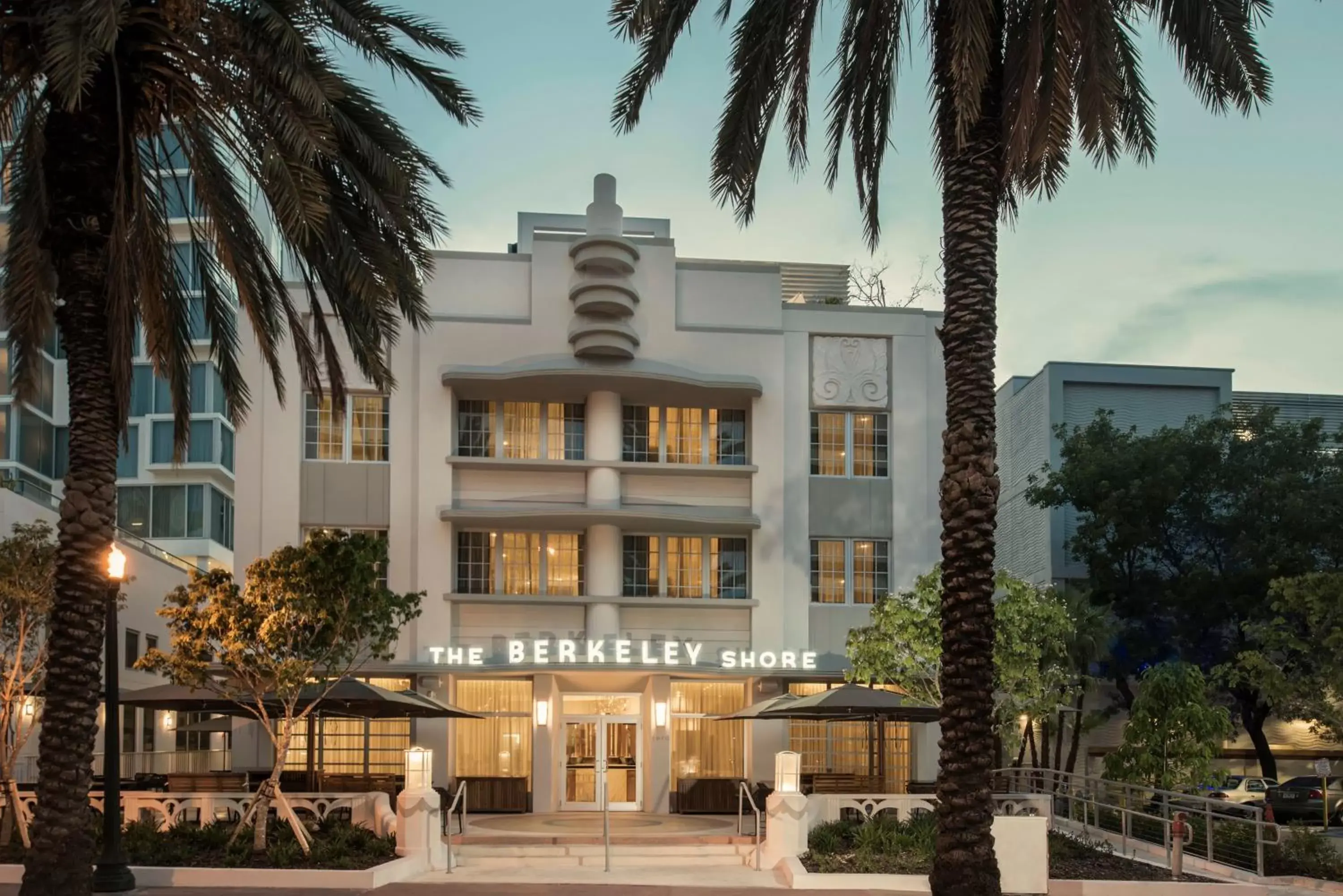 Facade/entrance in Iberostar Waves Berkeley Shore Facade/entrance in Iberostar Waves Berkeley Shore