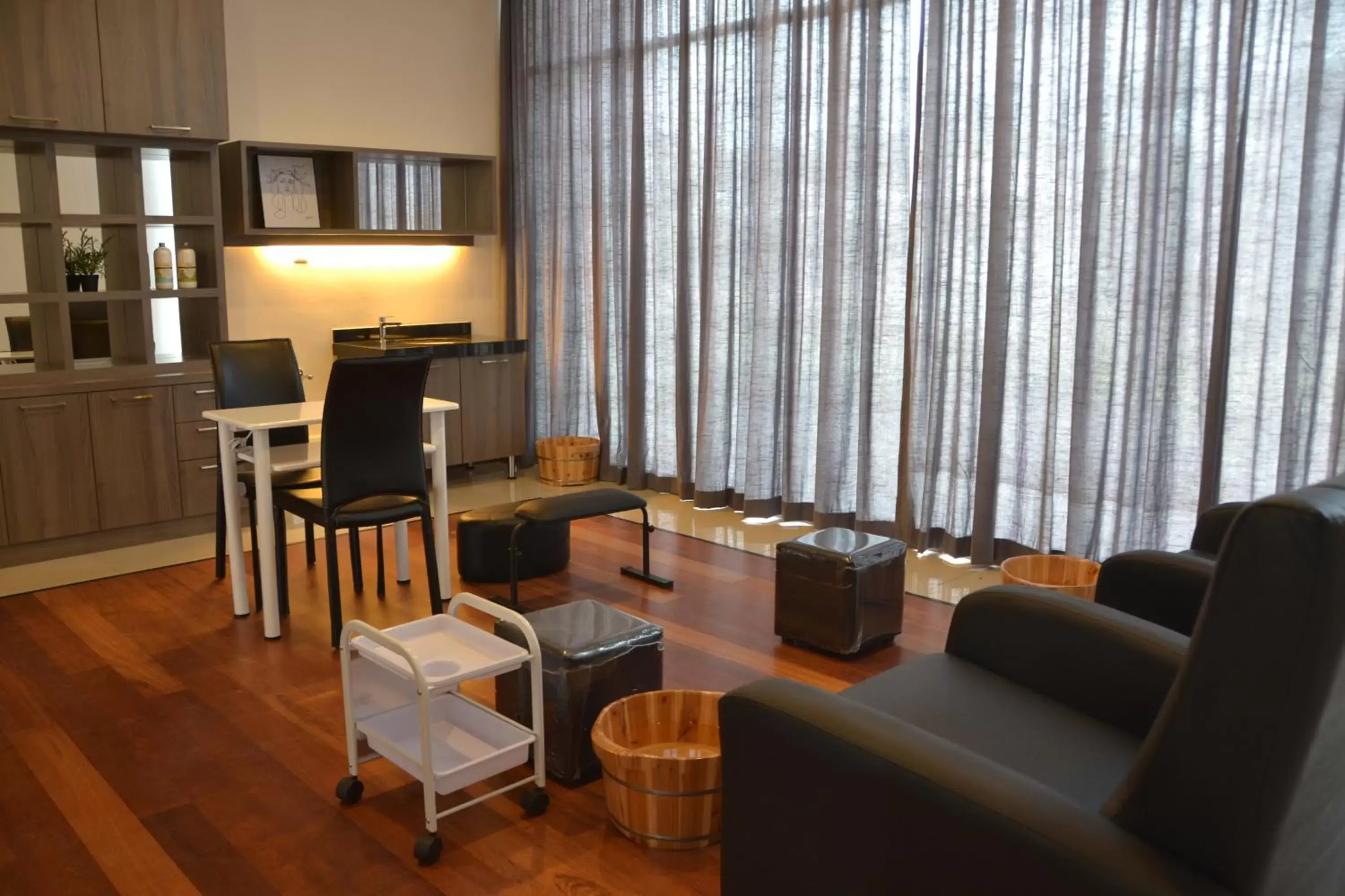 Massage, Lounge/Bar in Meru Suites at Meru Valley Resort