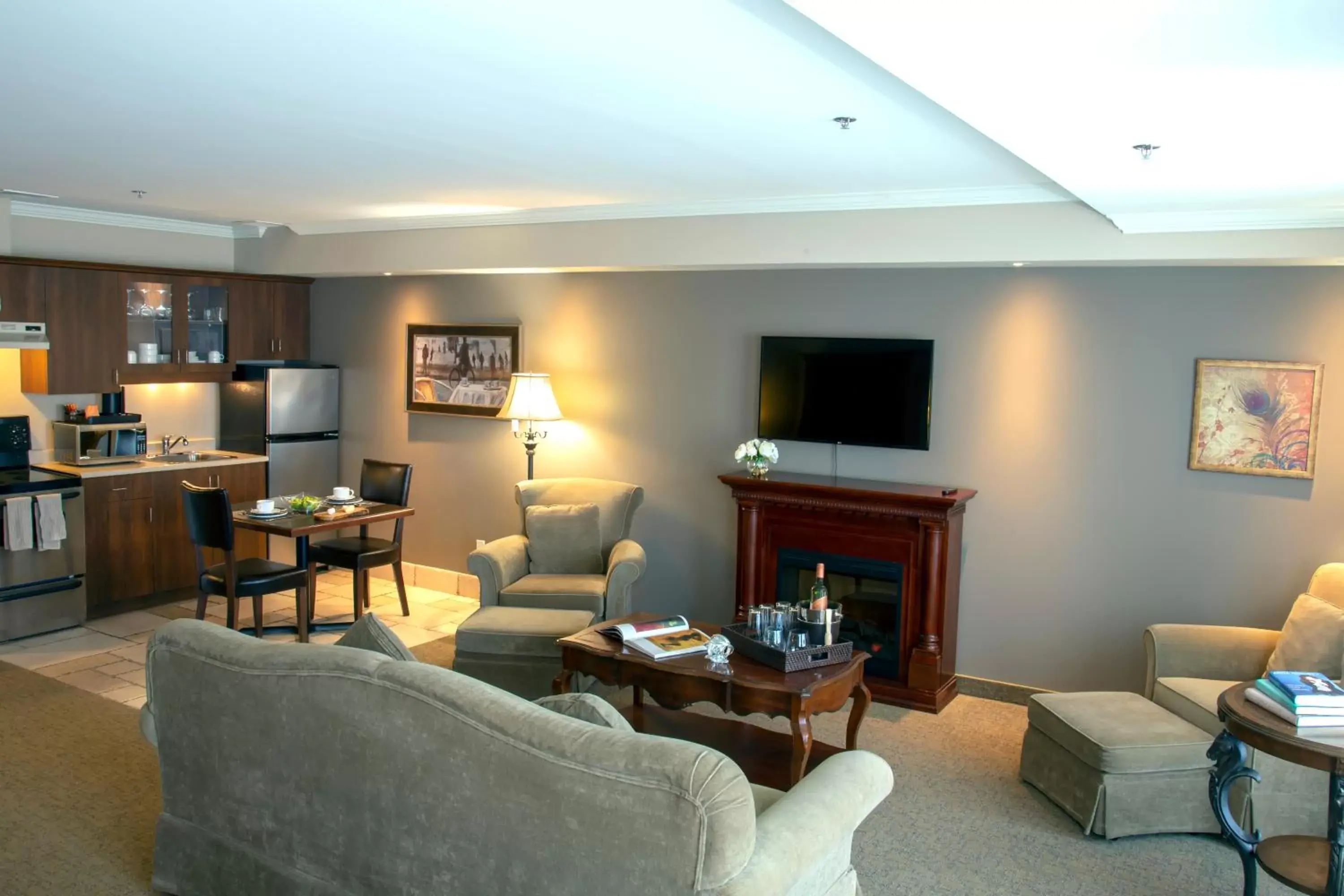 Living room, Seating Area in Hotel Brossard