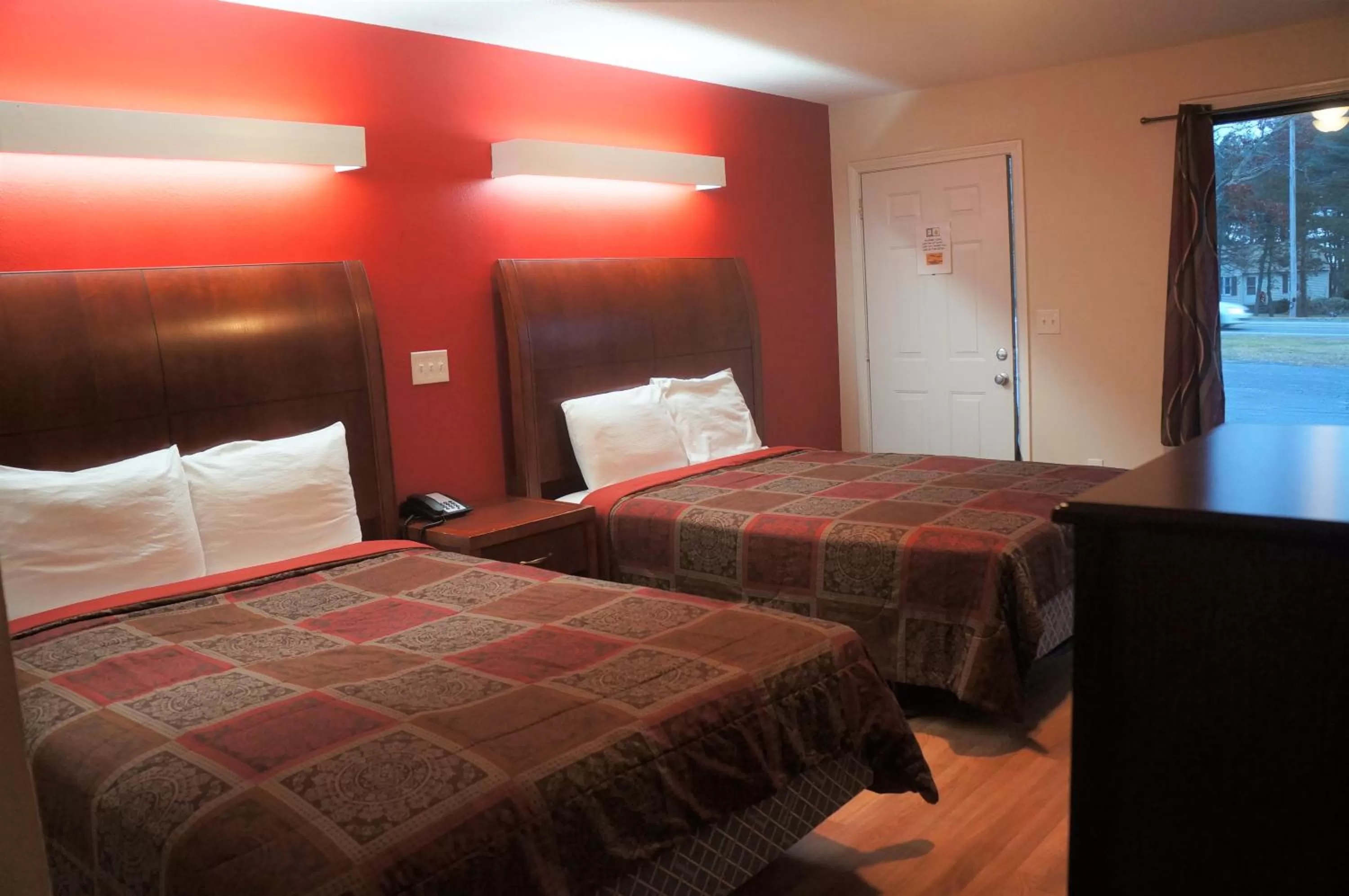 View (from property/room), Bed in Classic Motor Lodge Providence - West Greenwich